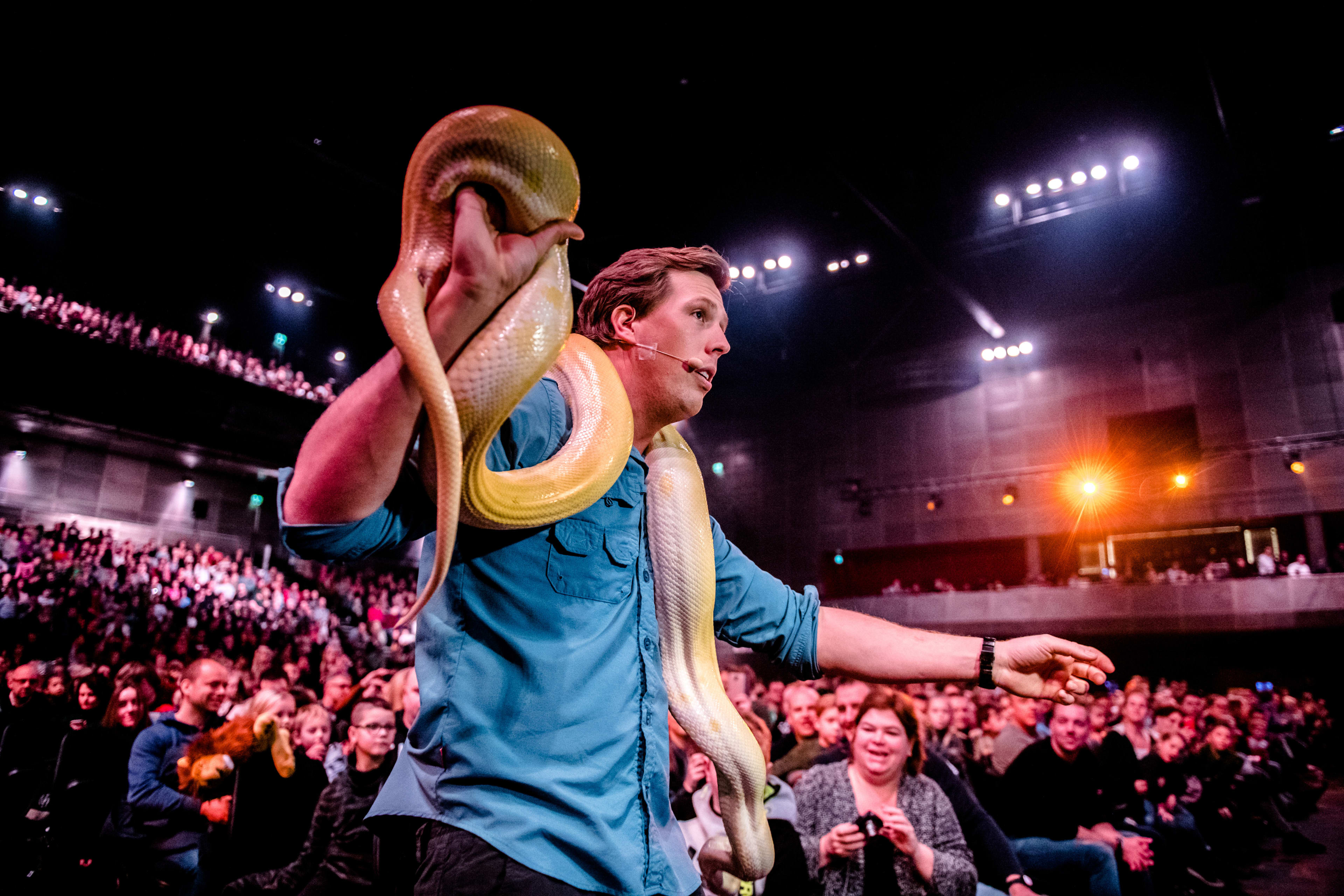 Freek Vonk spreekt 'kleine baas' Liam toe over beet giftige adder