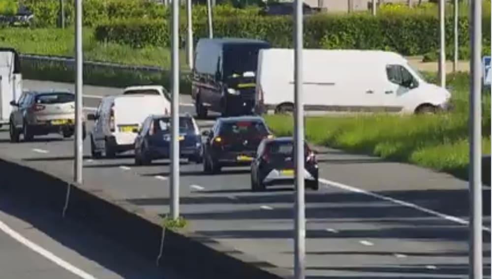 Tientallen spookrijders op A28 om file te ontwijken: 'Bi-zar'