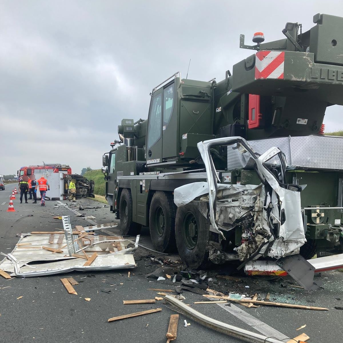 Botsing met een militaire kraan zorgt voor een dichte A50 bij Ravenstein 