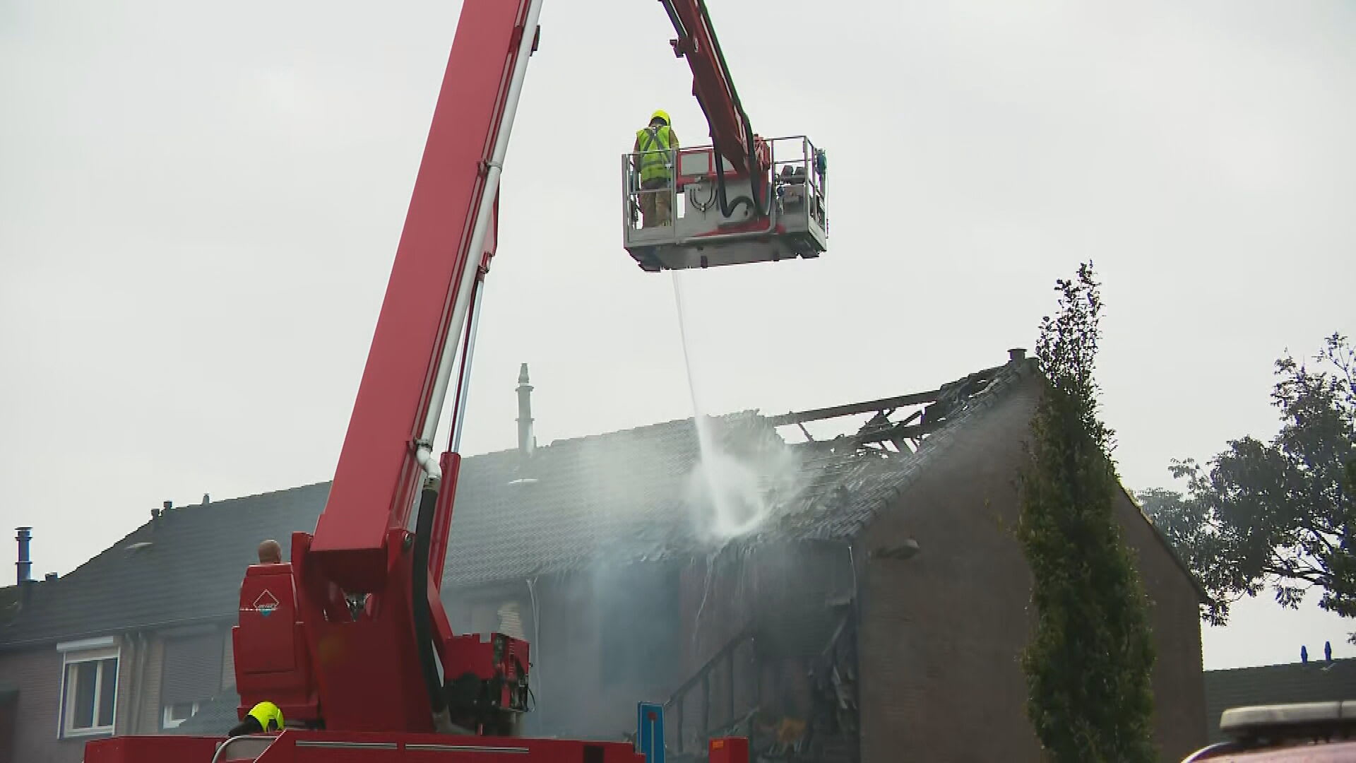 Hevige brand Roermond schokt buurt, politie vermoedt brandstichting