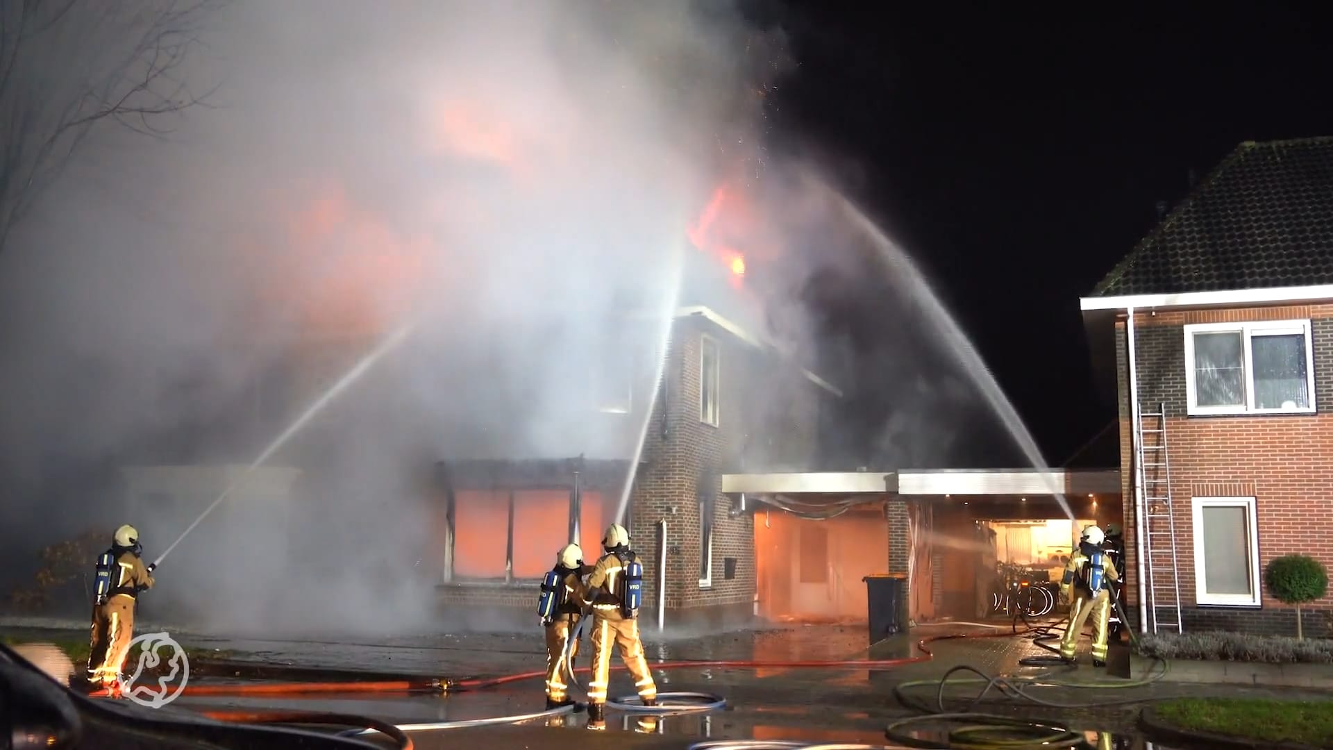 Twee mannen verdacht van brandstichting brand waarbij moeder met baby uit raam sprong