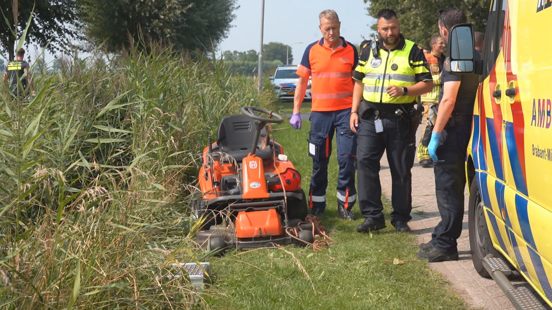 Man op zitmaaier raakt ernstig gewond na val in sloot