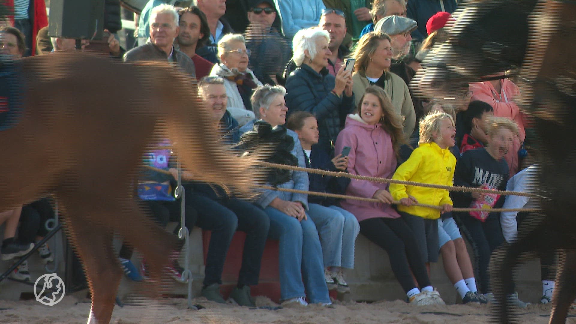 Generale repetitie voor de Prinsjesdagpaarden op het Scheveningse strand