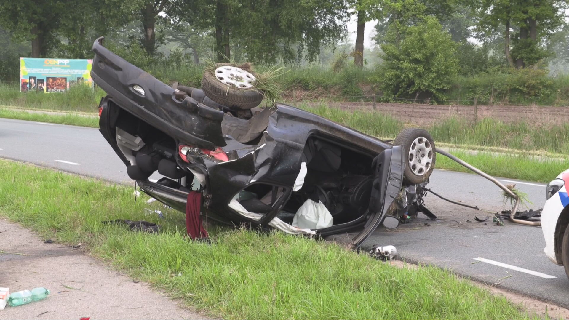 Automobilist richt ravage aan bij Eibergen, auto total loss