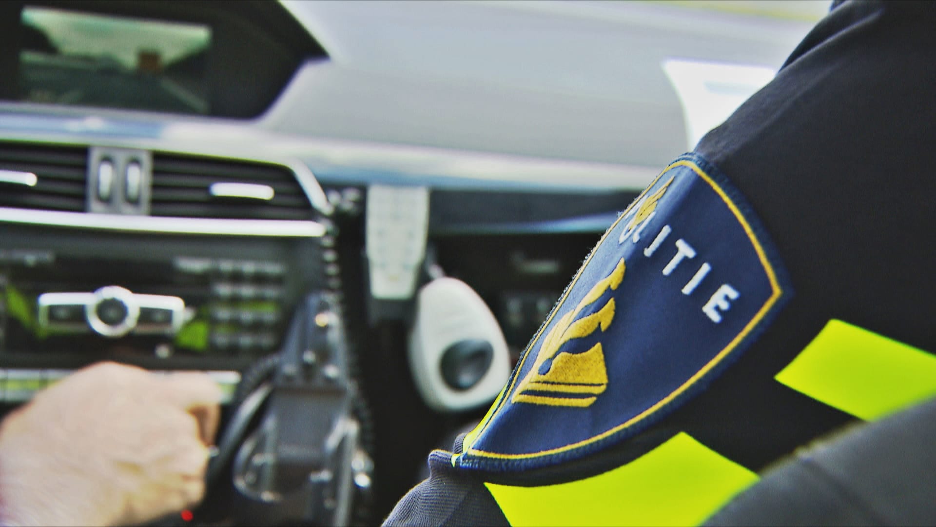 Vader scheurt met kinderen zonder zitje 150 kilometer op de weg: 'Waanzin!'