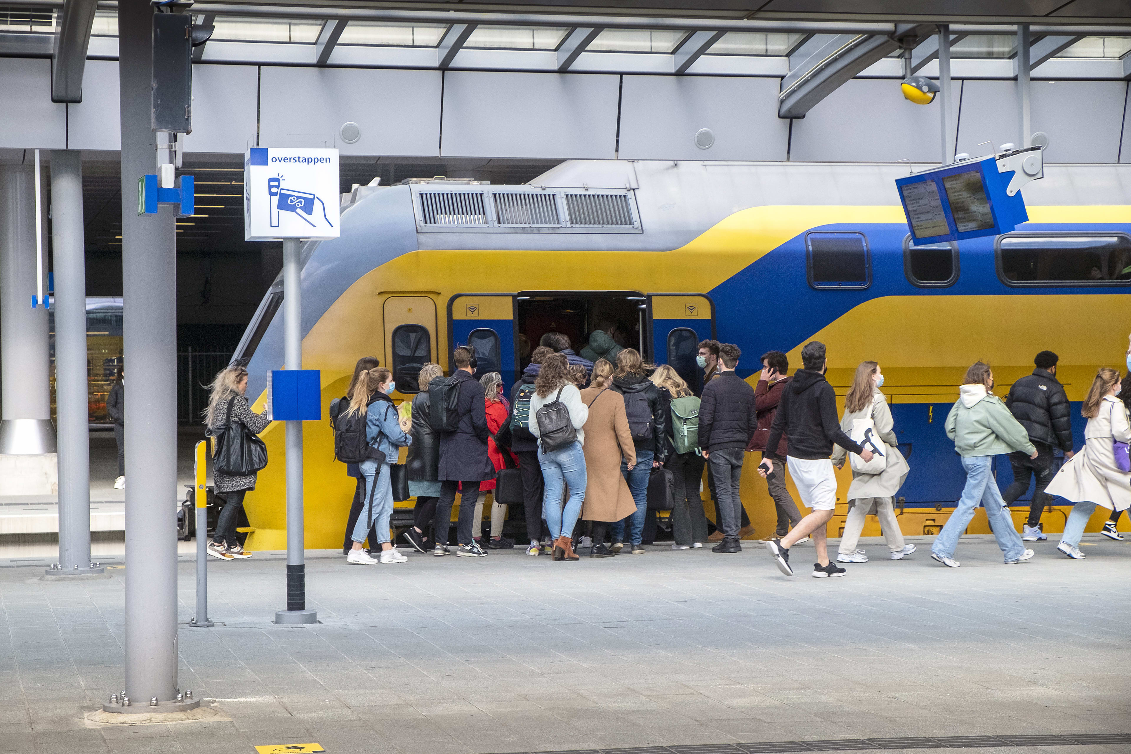 Reizigersorganisatie uit forse kritiek op NS: 'Te makkelijk gekozen voor schrappen van treinen'