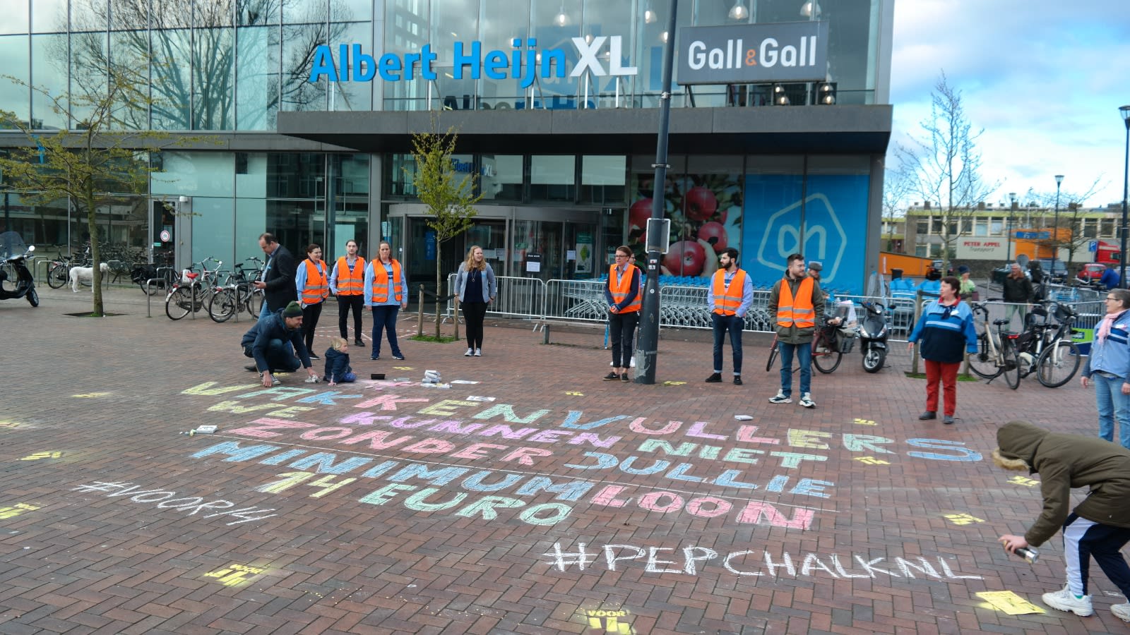 Albert Heijn blundert met eerbetoon aan vakkenvullers