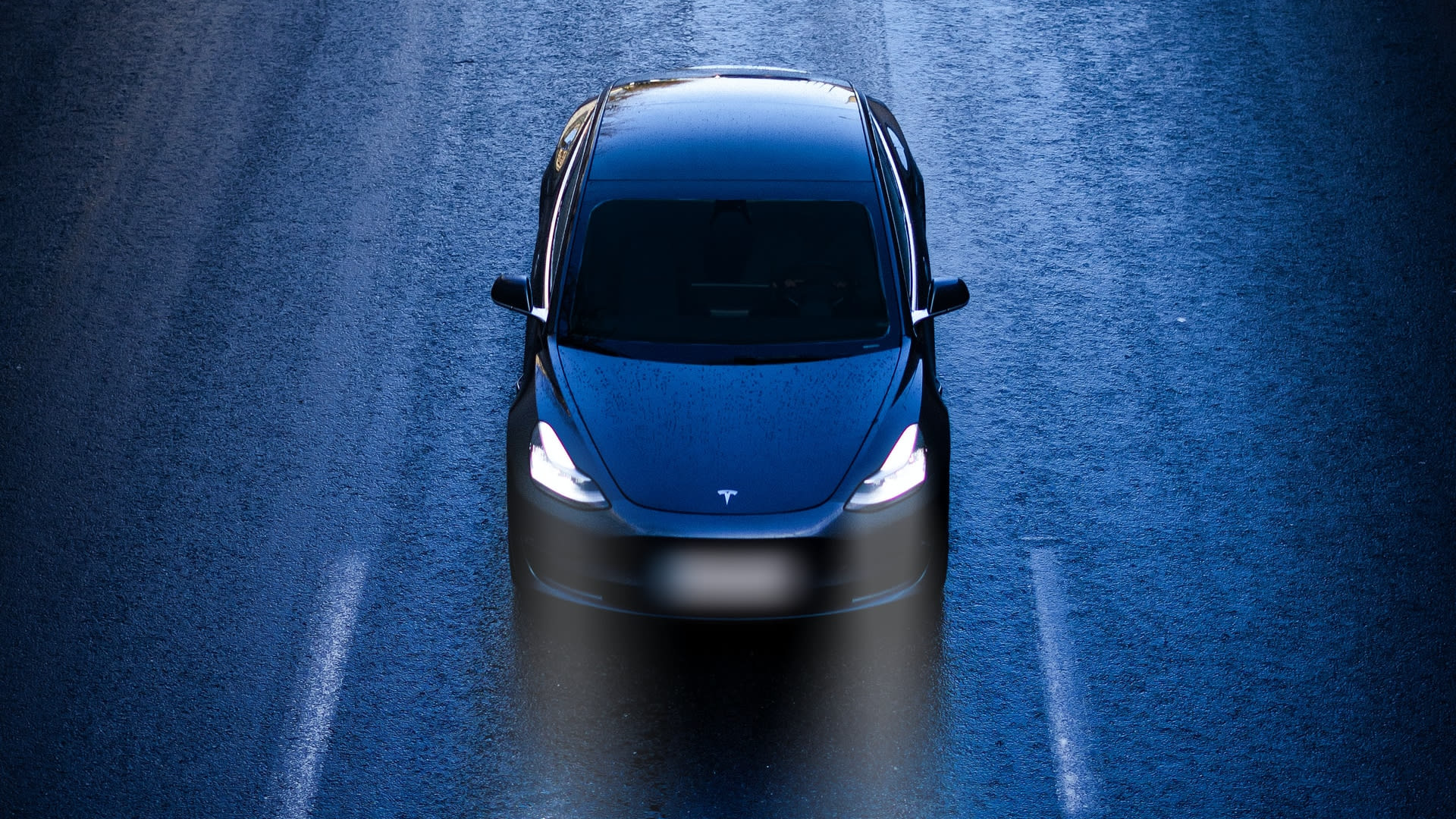 Scheurende Tesla-rijder waant zich als koning op snelweg: 'Ik stoot niets uit' 