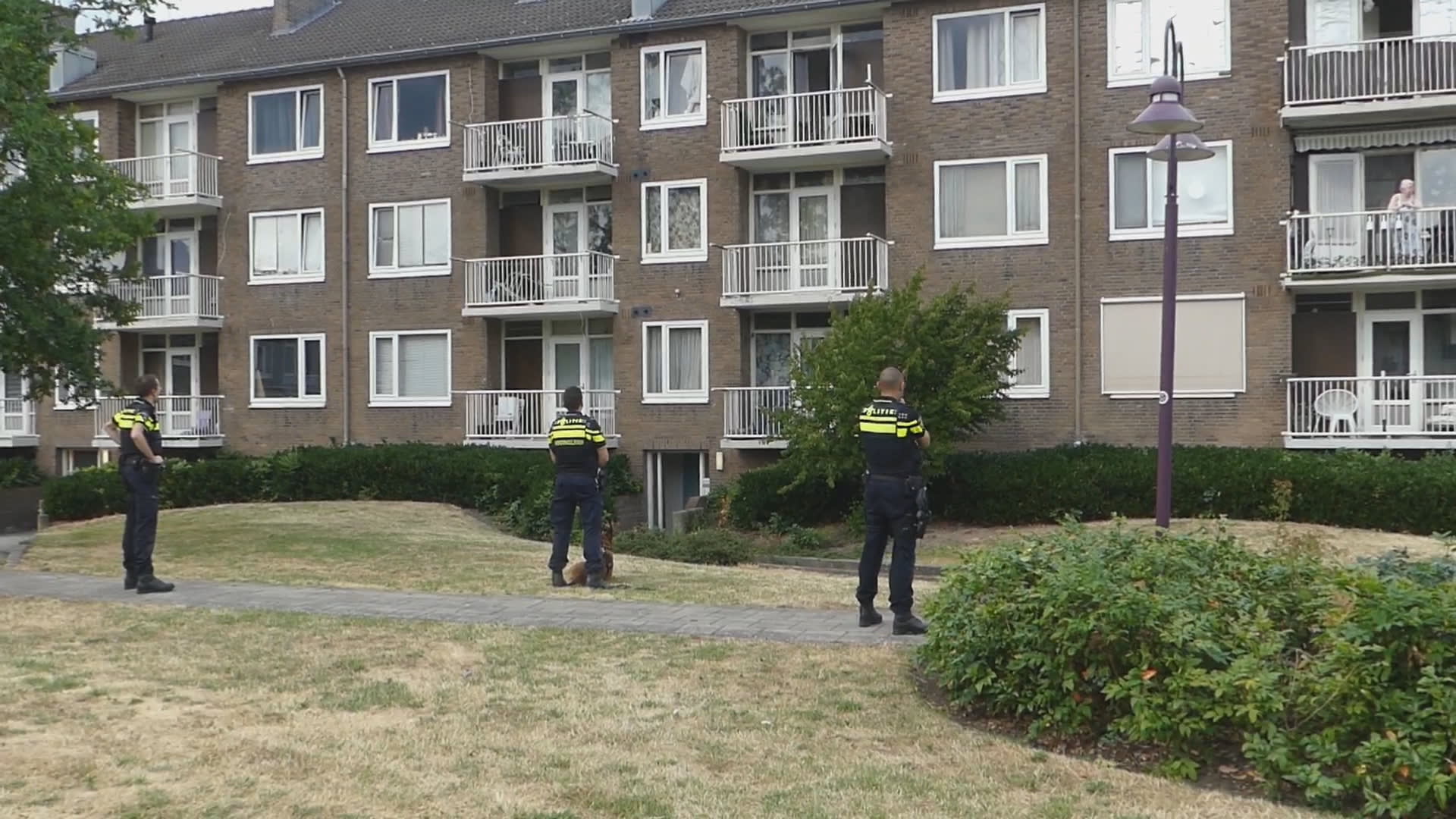 Arrestatieteam valt woning Enschede binnen na steekincident