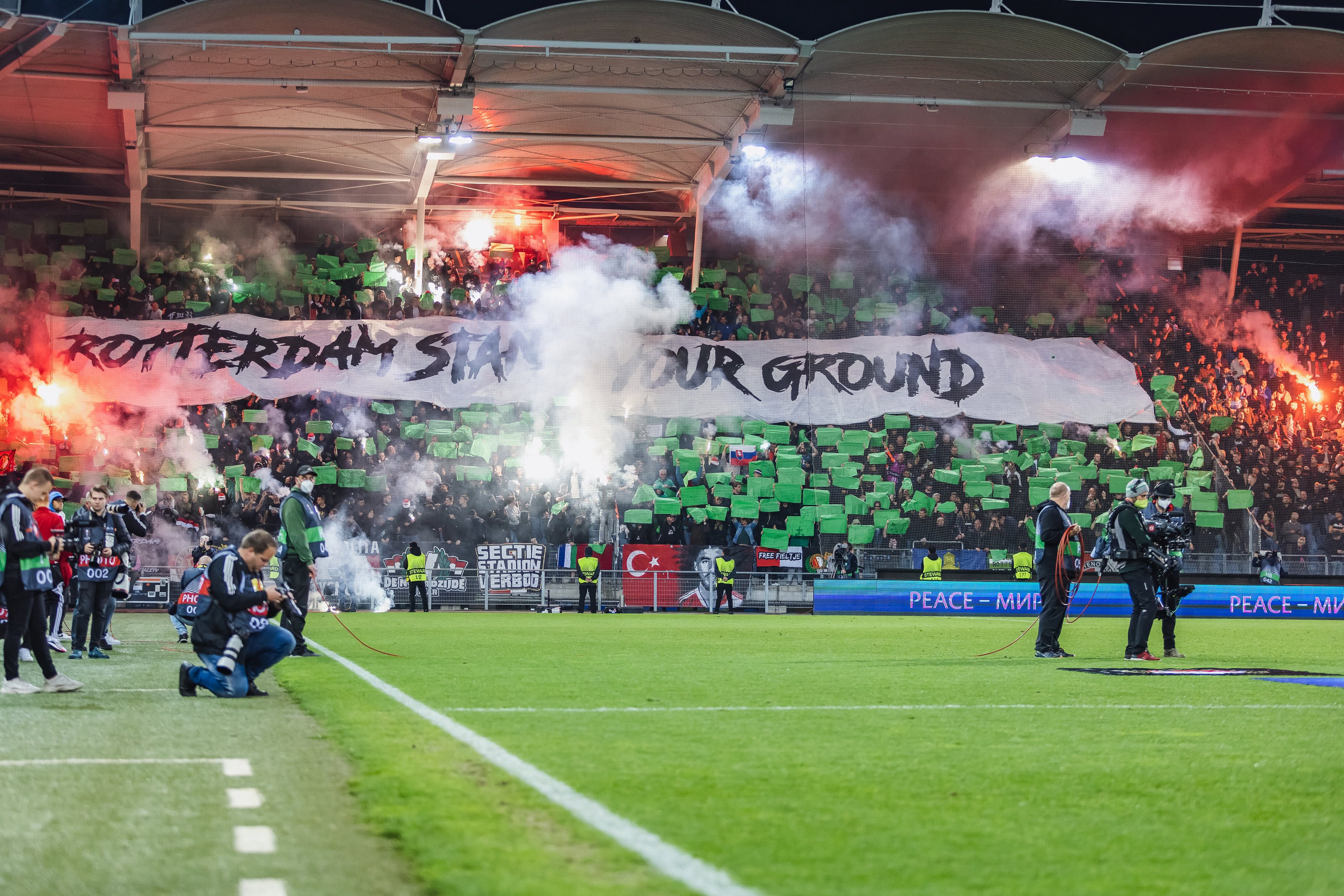 Zeven Nederlanders vast voor ongeregeldheden rond Graz-Feyenoord