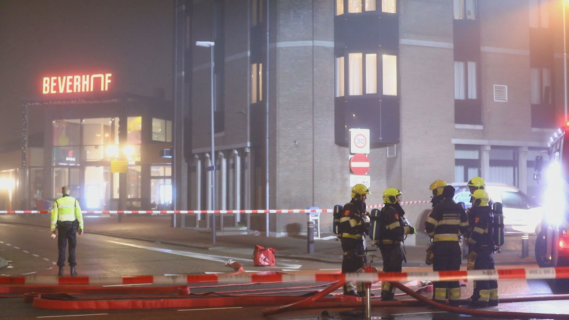 Burgemeester sluit Poolse supermarkt Beverwijk na tweede explosie: 'Ongehoorde aanval op openbare orde'
