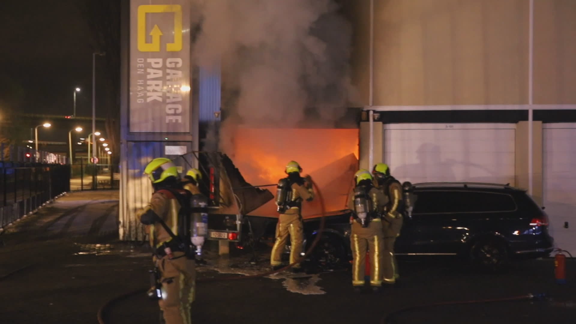 Man gewond bij brand in garagebox Den Haag 