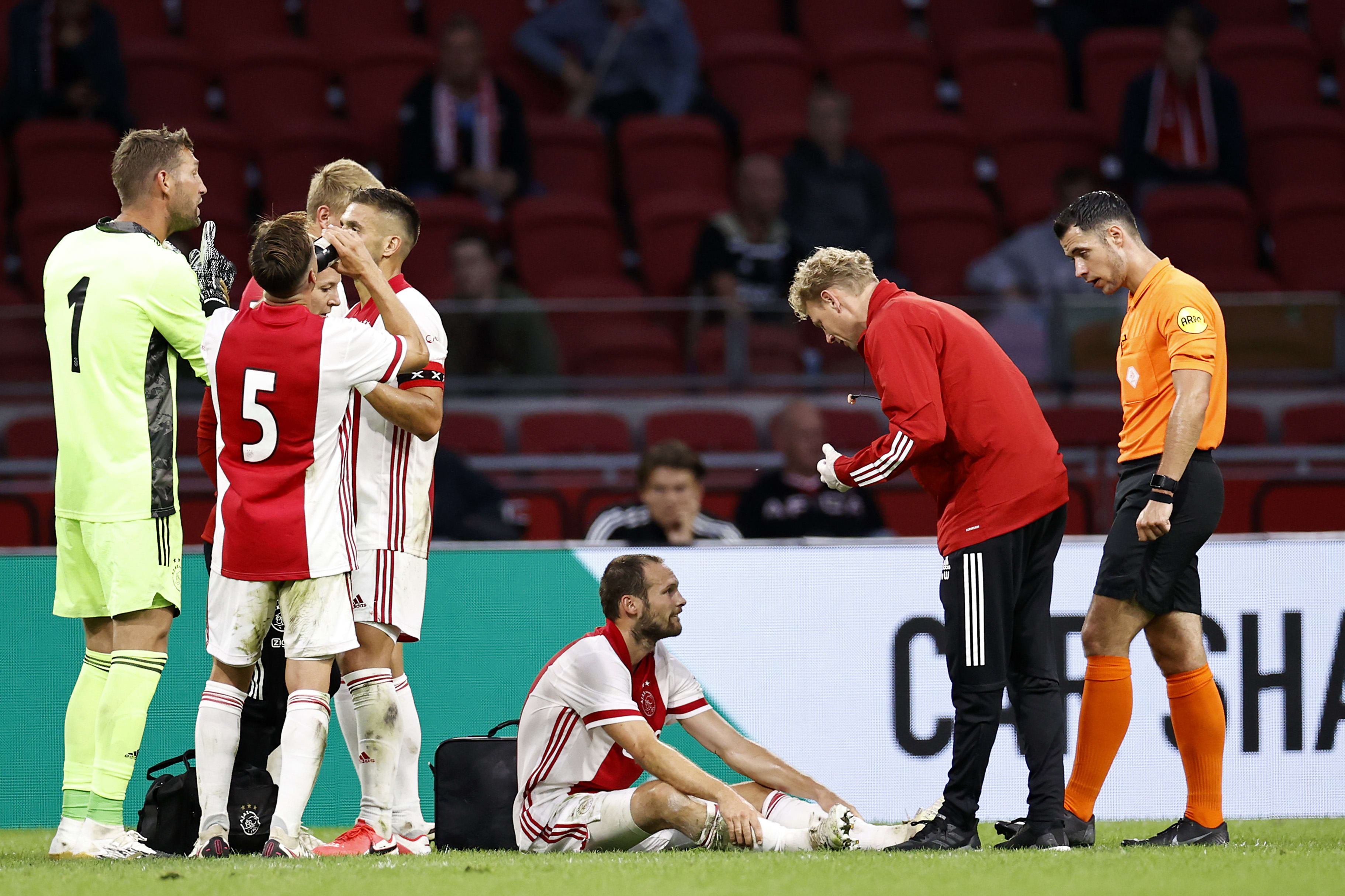 Daley Blind zakt in elkaar tijdens oefenwedstrijd tegen Hertha BSC