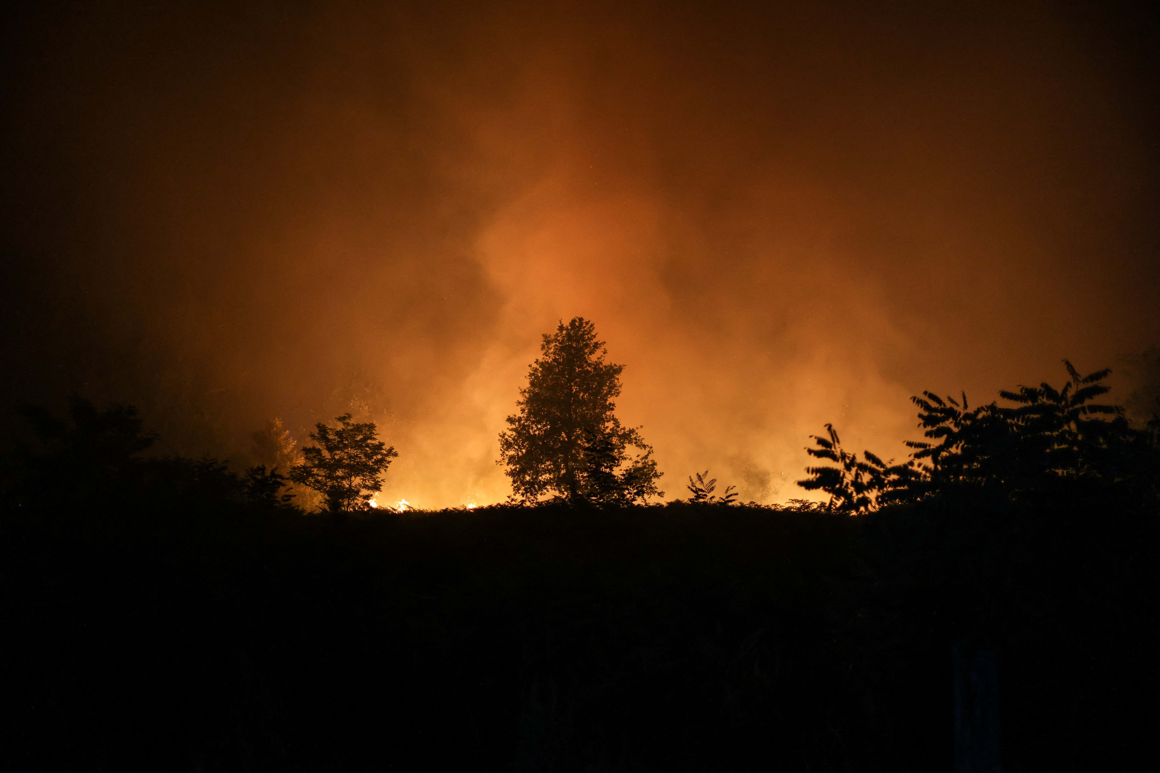 Duizenden kampeerders geëvacueerd bij bosbranden in Zuid-Frankrijk