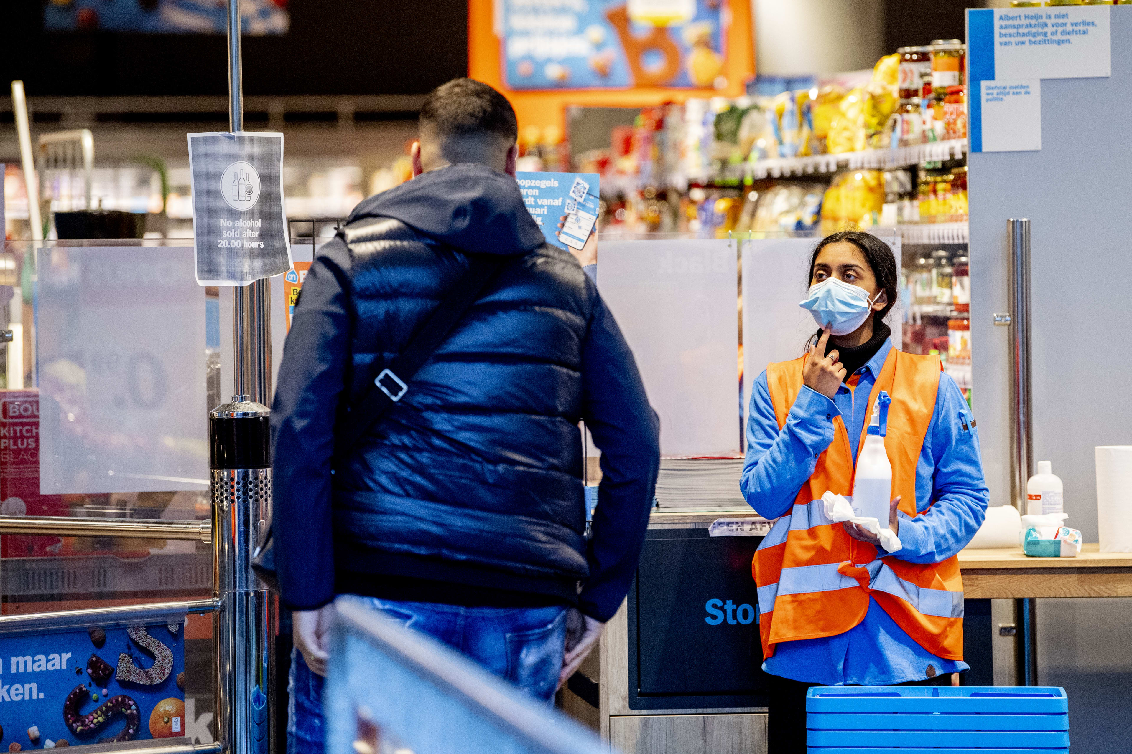 Onduidelijkheid bij gehandicapten over mondkapjesplicht: 'Bijna in de winkel staan janken'