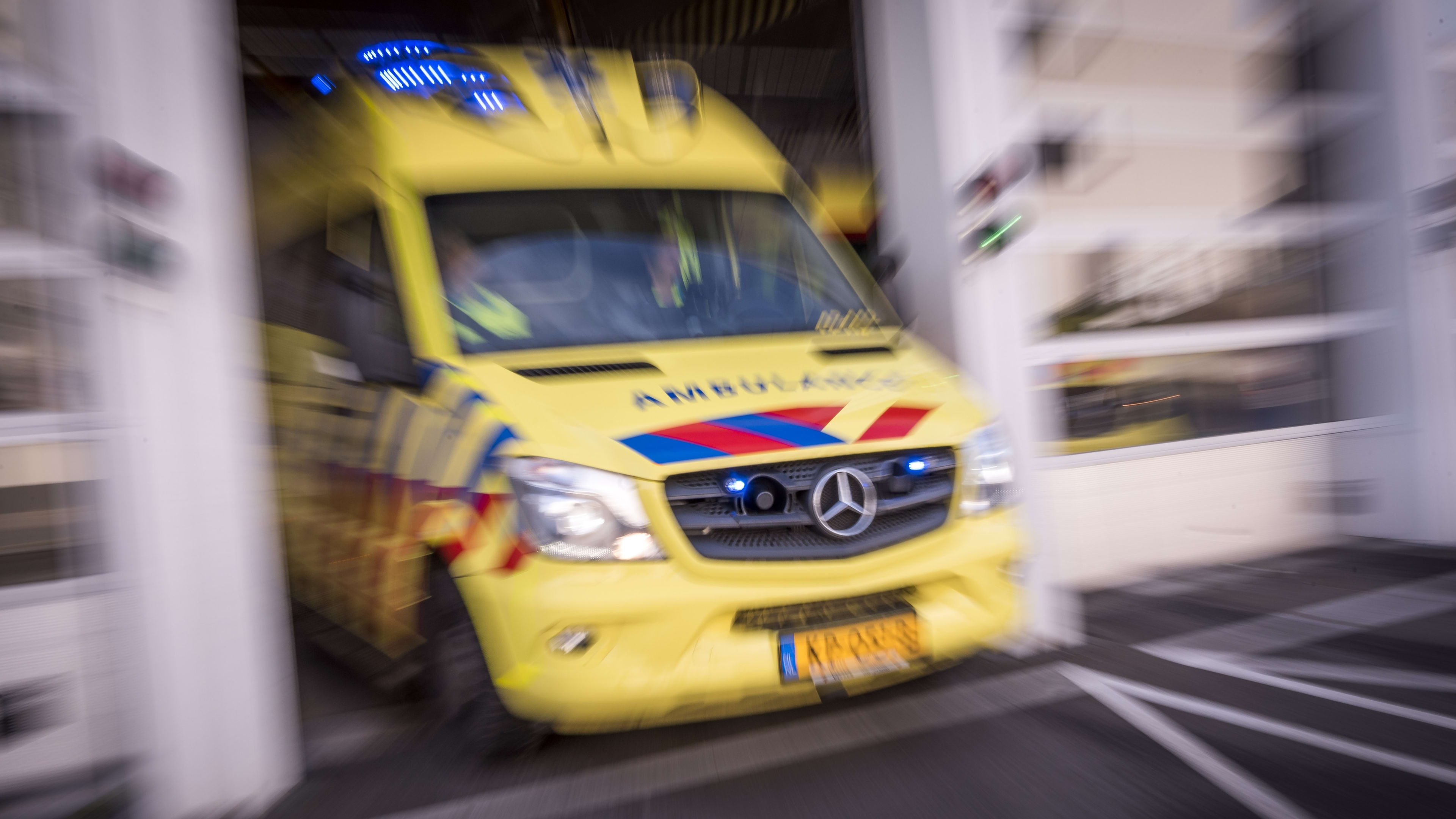 Scooterrijder (20) overleden bij auto-ongeluk in Friesland