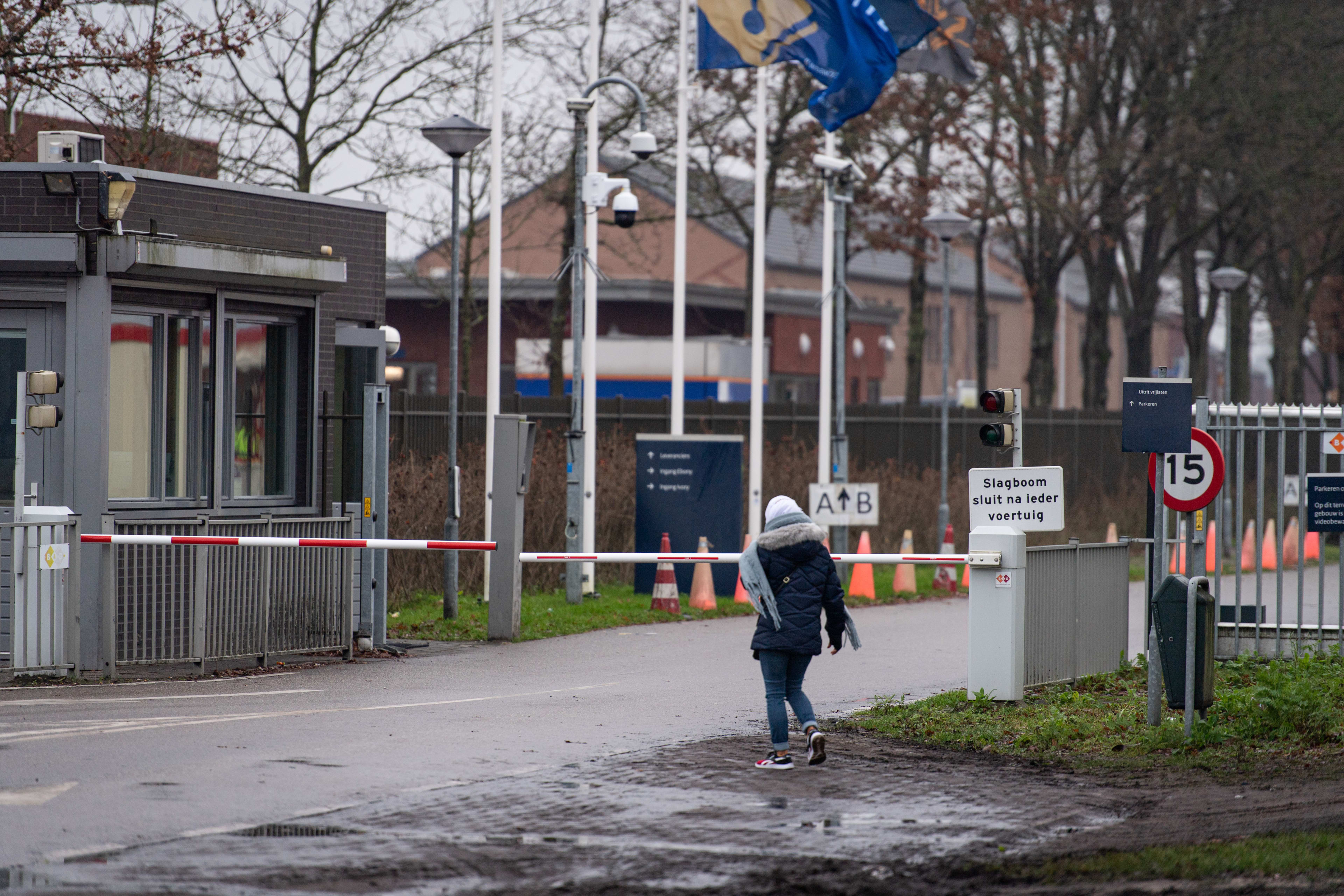 Asielzoekers in Ter Apel slapen wegens drukte weer op stoelen