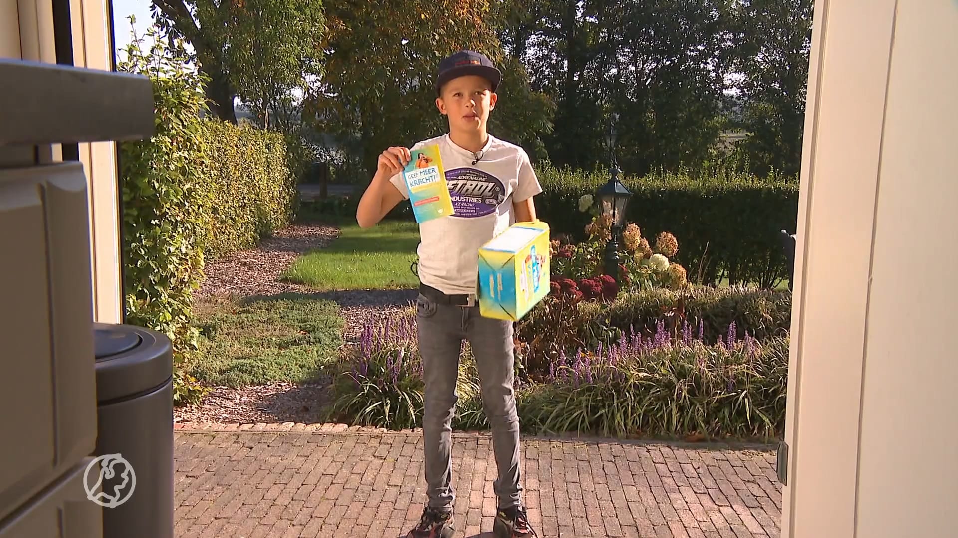Simon (10) is 'Bill Gates' van de kinderpostzegelverkoop: ruim 1300 euro opgehaald