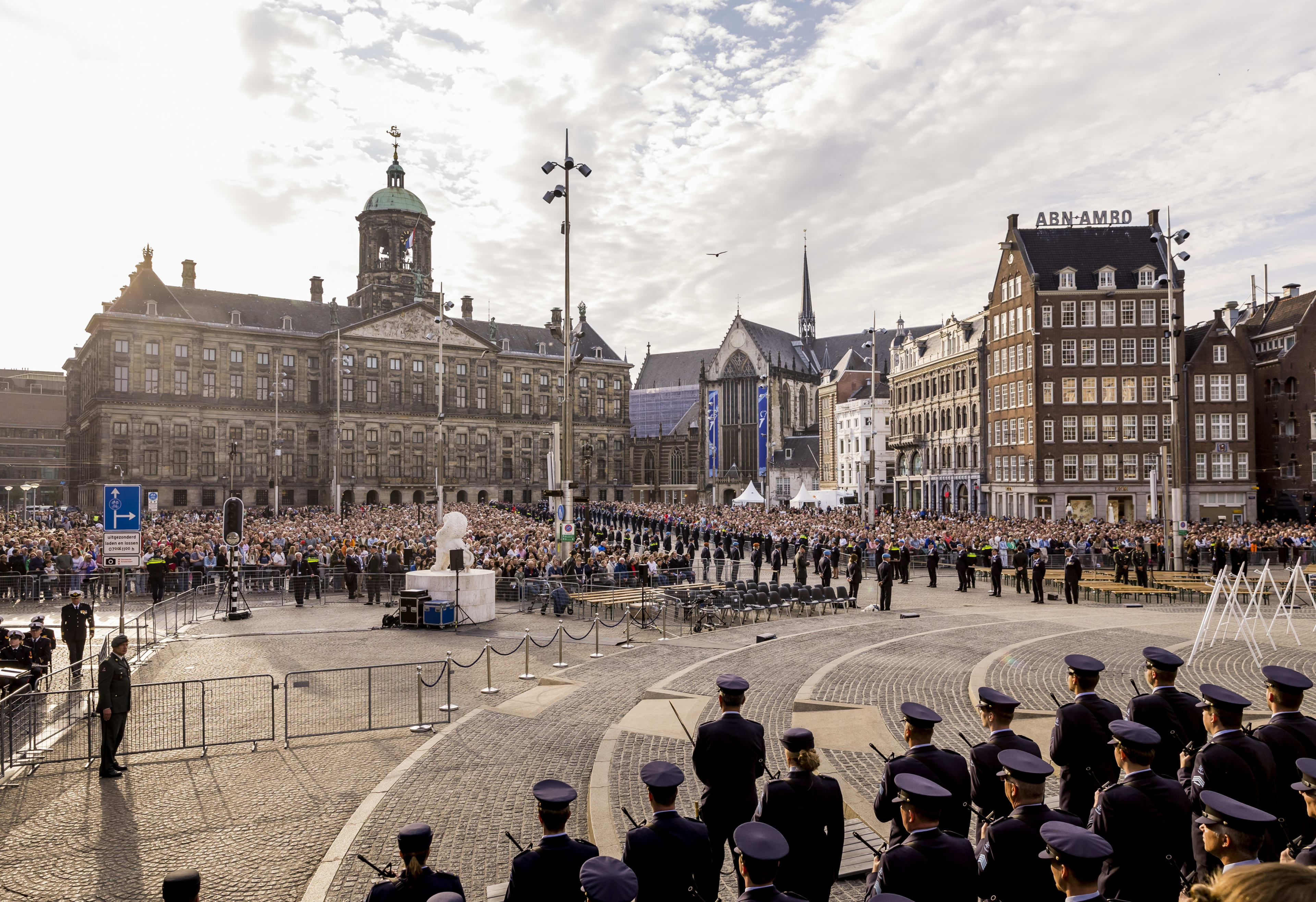 Nederland twee minuten stil voor oorlogsslachtoffers