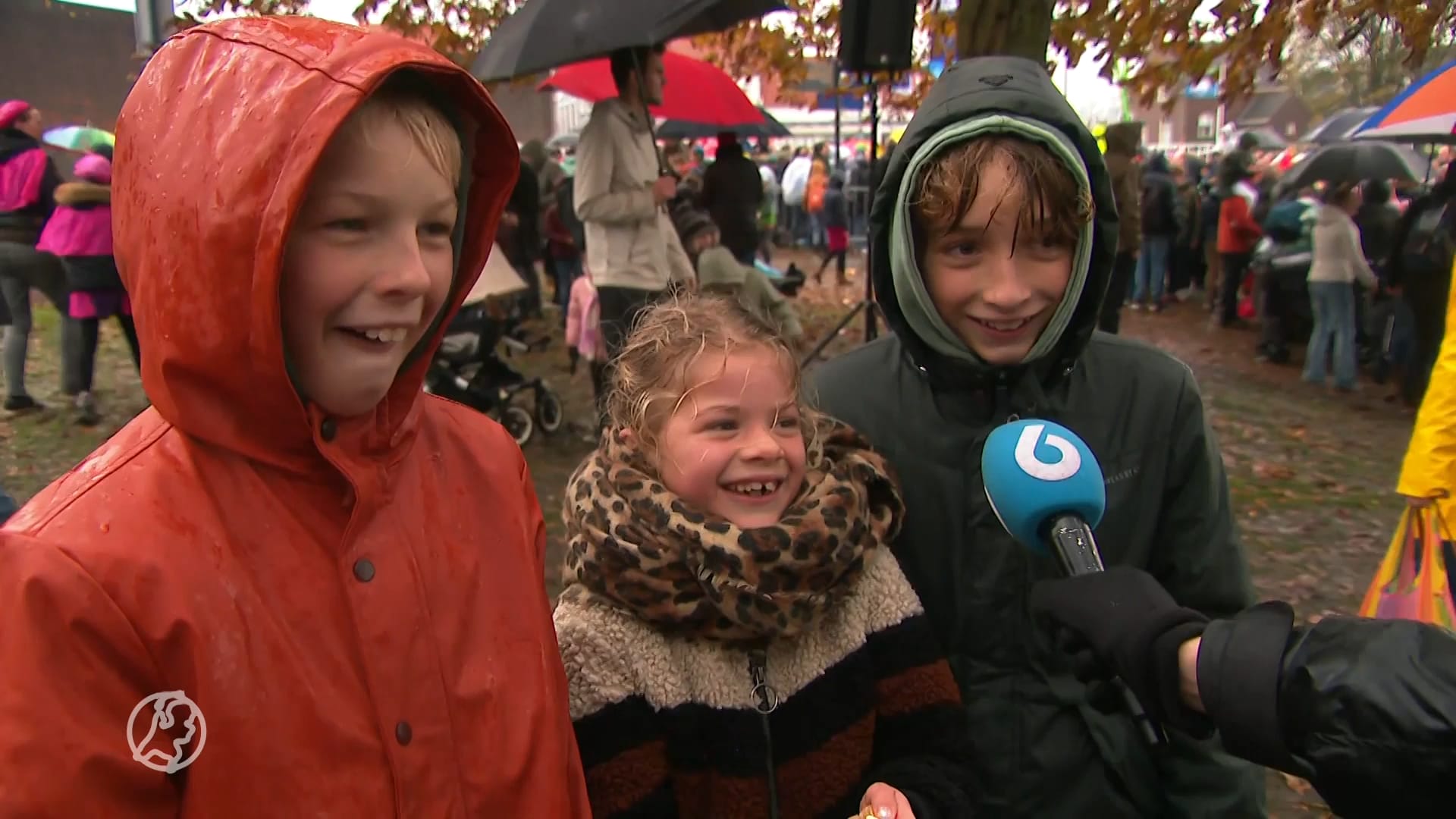 Urenlang in de regen gewacht op Sinterklaas, maar 'het was het waard'