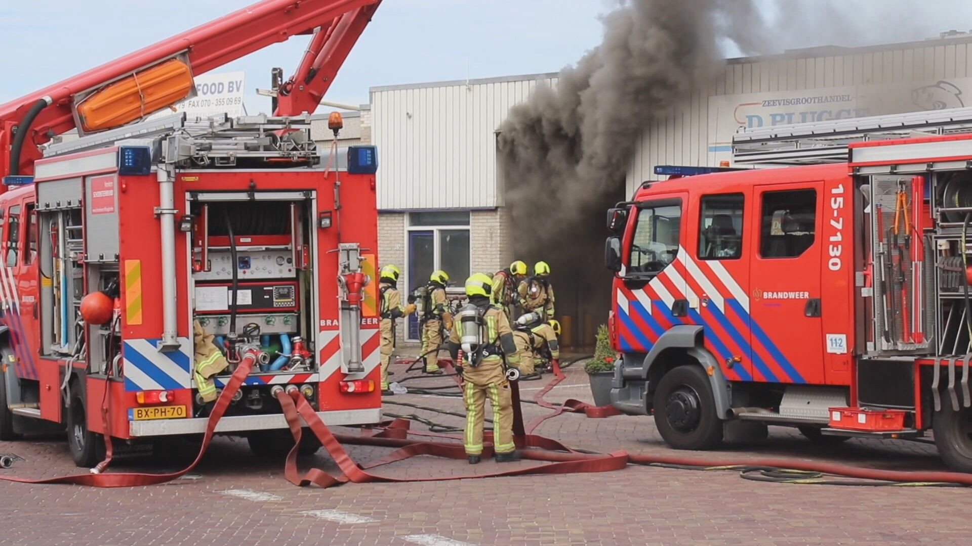 Grote brand bij visrestaurant Simonis in Scheveningen