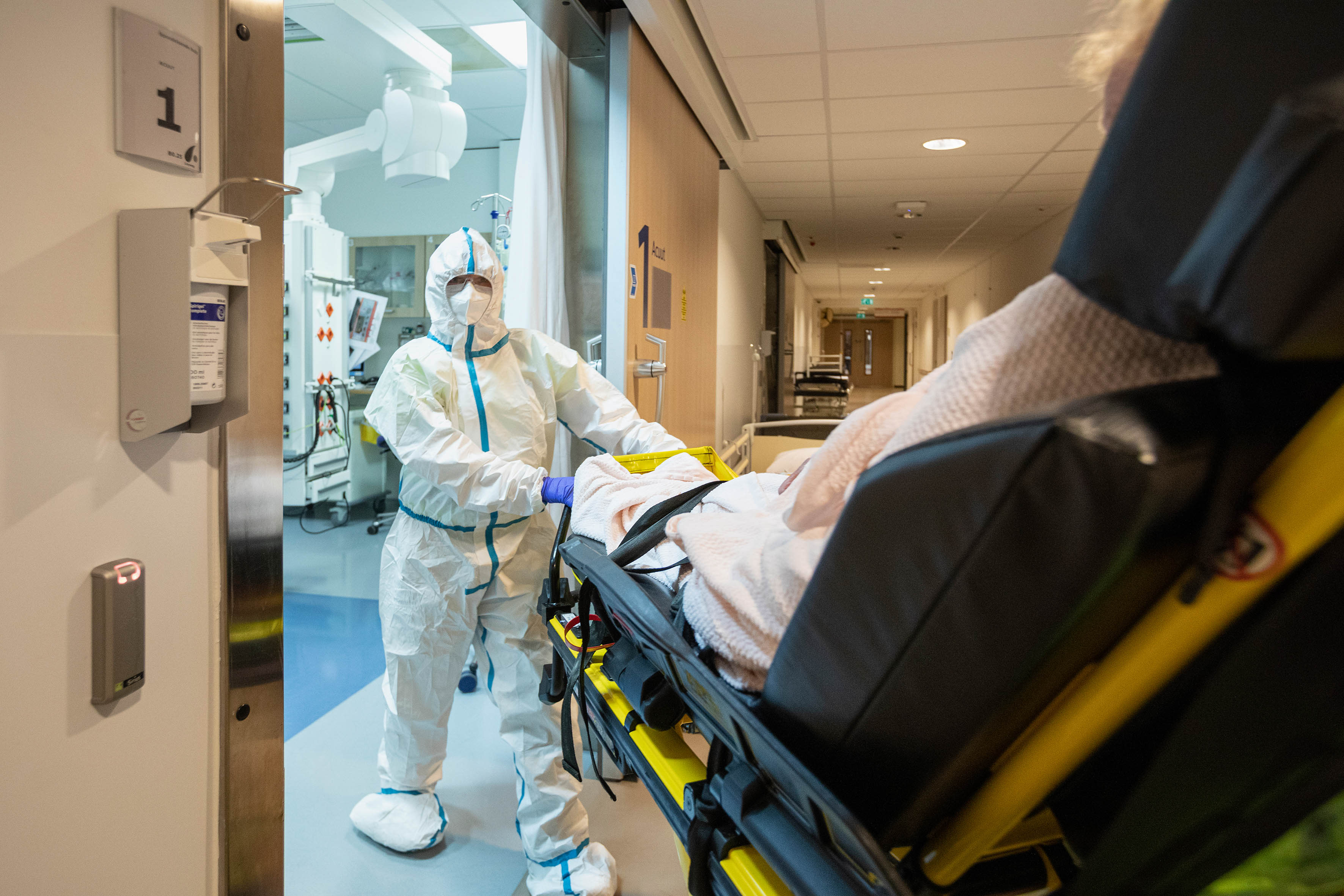 Minder coronapatiënten opgenomen in ziekenhuizen