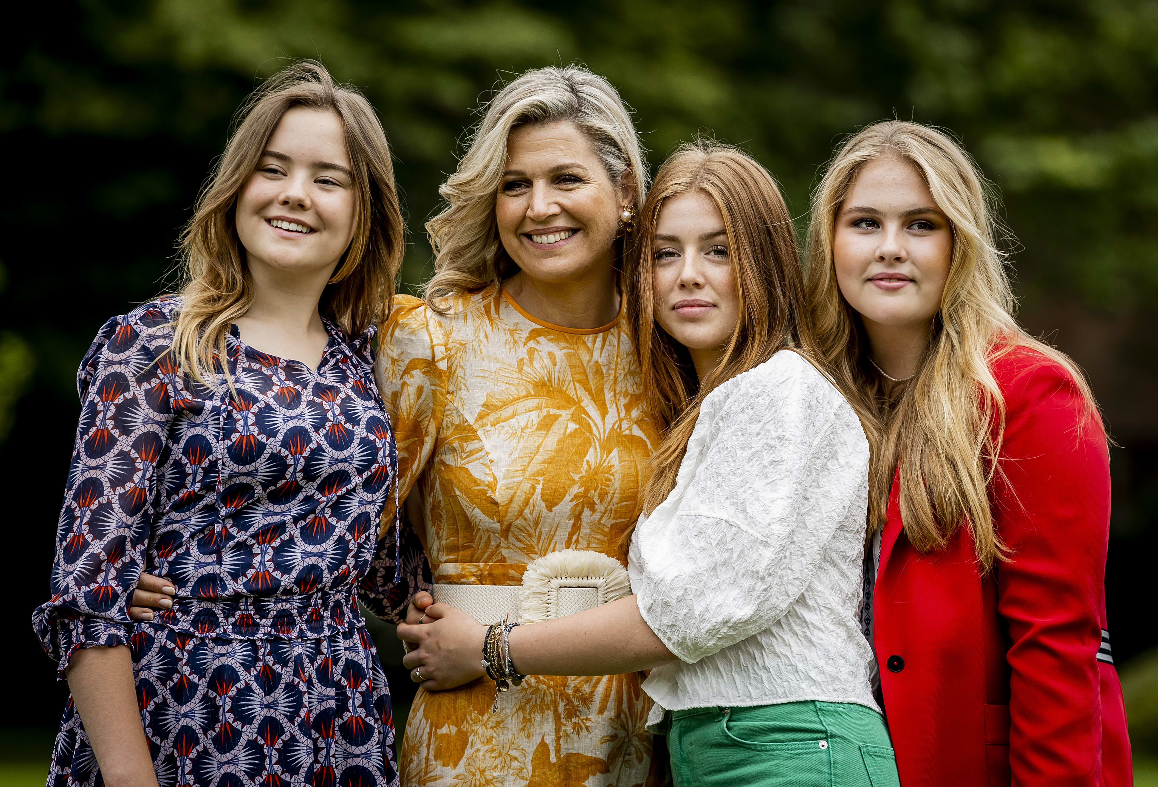 VIDEO Prinsessen Schitteren Op Nieuwe Foto s Koninklijke Familie video-prinsessen-schitteren-op-nieuwe-foto-s-koninklijke-familie