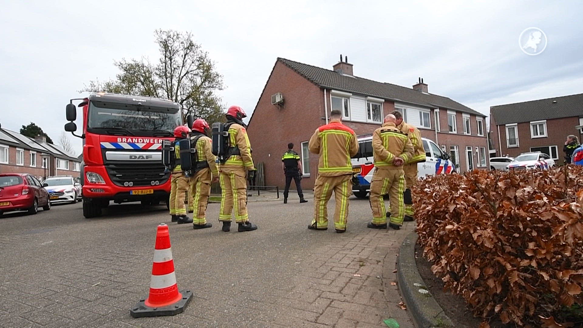 Vrouw maakt vuur in tuin en dreigt met groot mes als politie komt