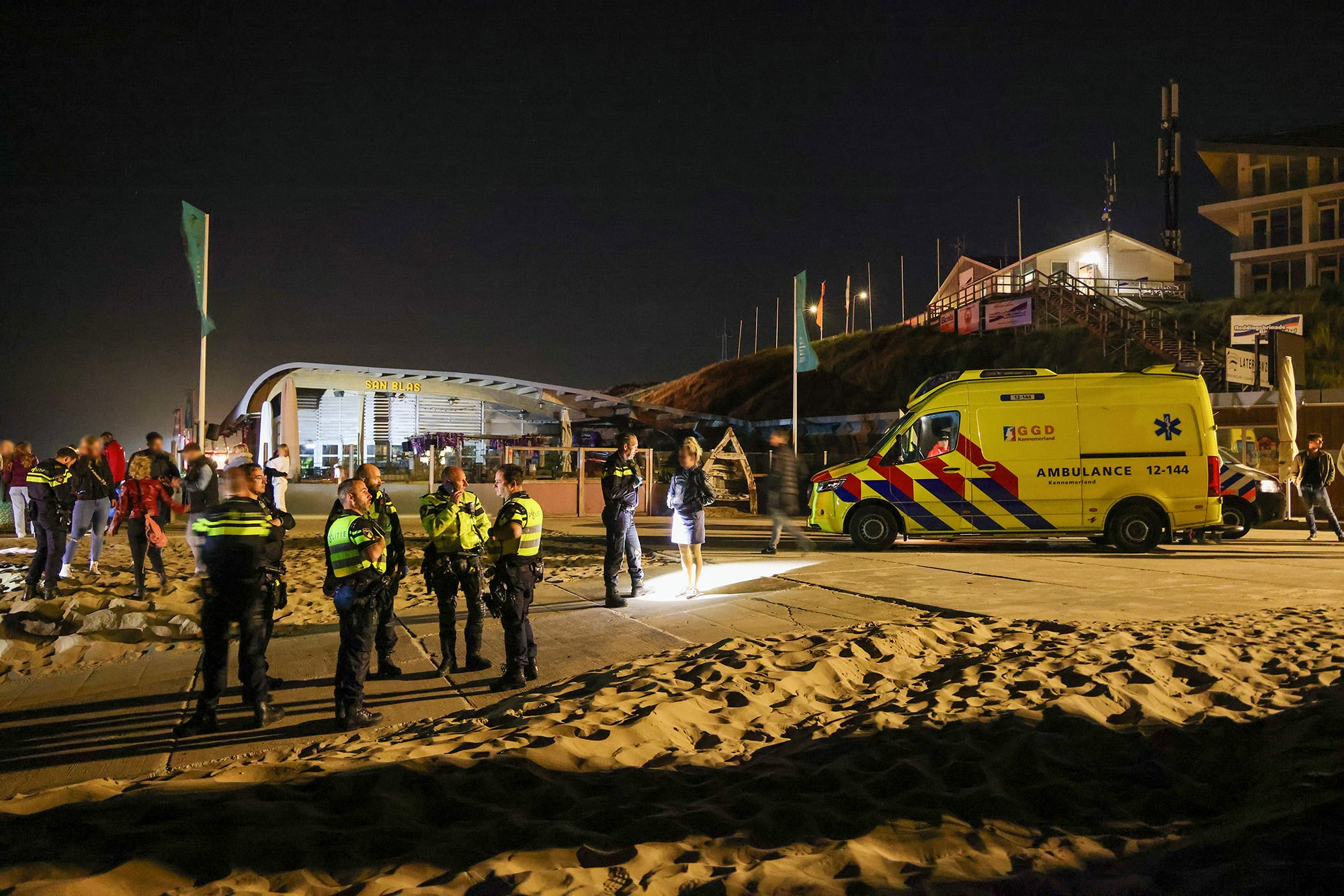 Grote vechtpartij op strand Bloemendaal, negen gewonden