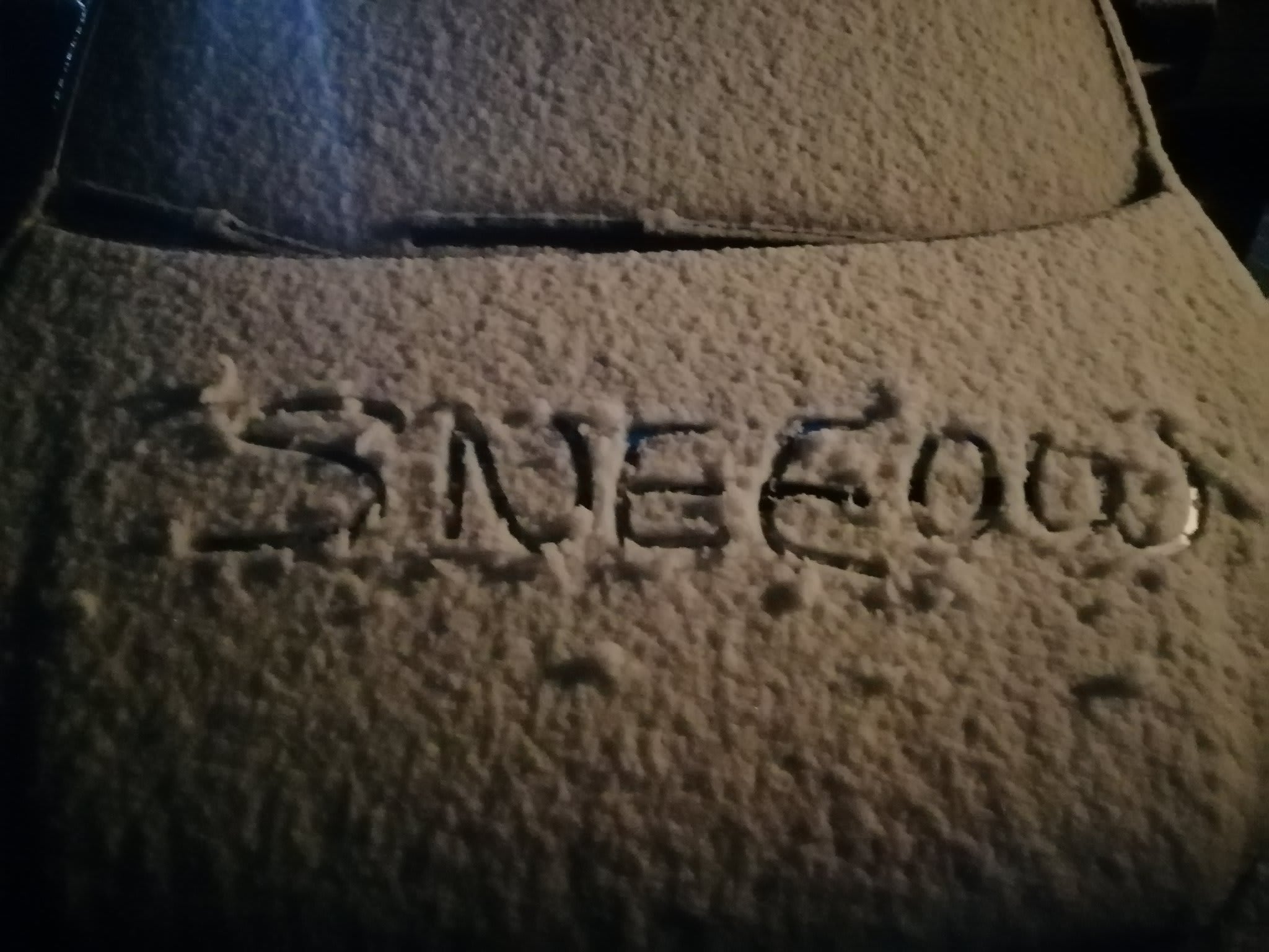 Laagje sneeuw valt over Noordoost Groningen