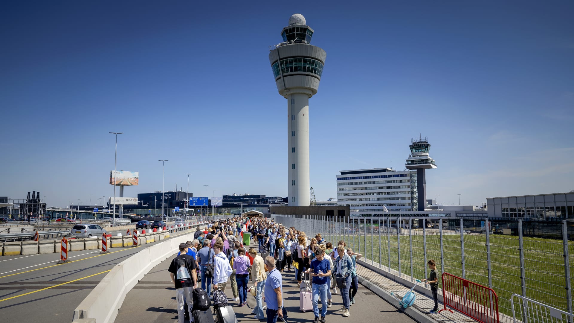 Vlieg je deze zomer vanaf Schiphol? Met deze tips begint je vakantie een stuk relaxter