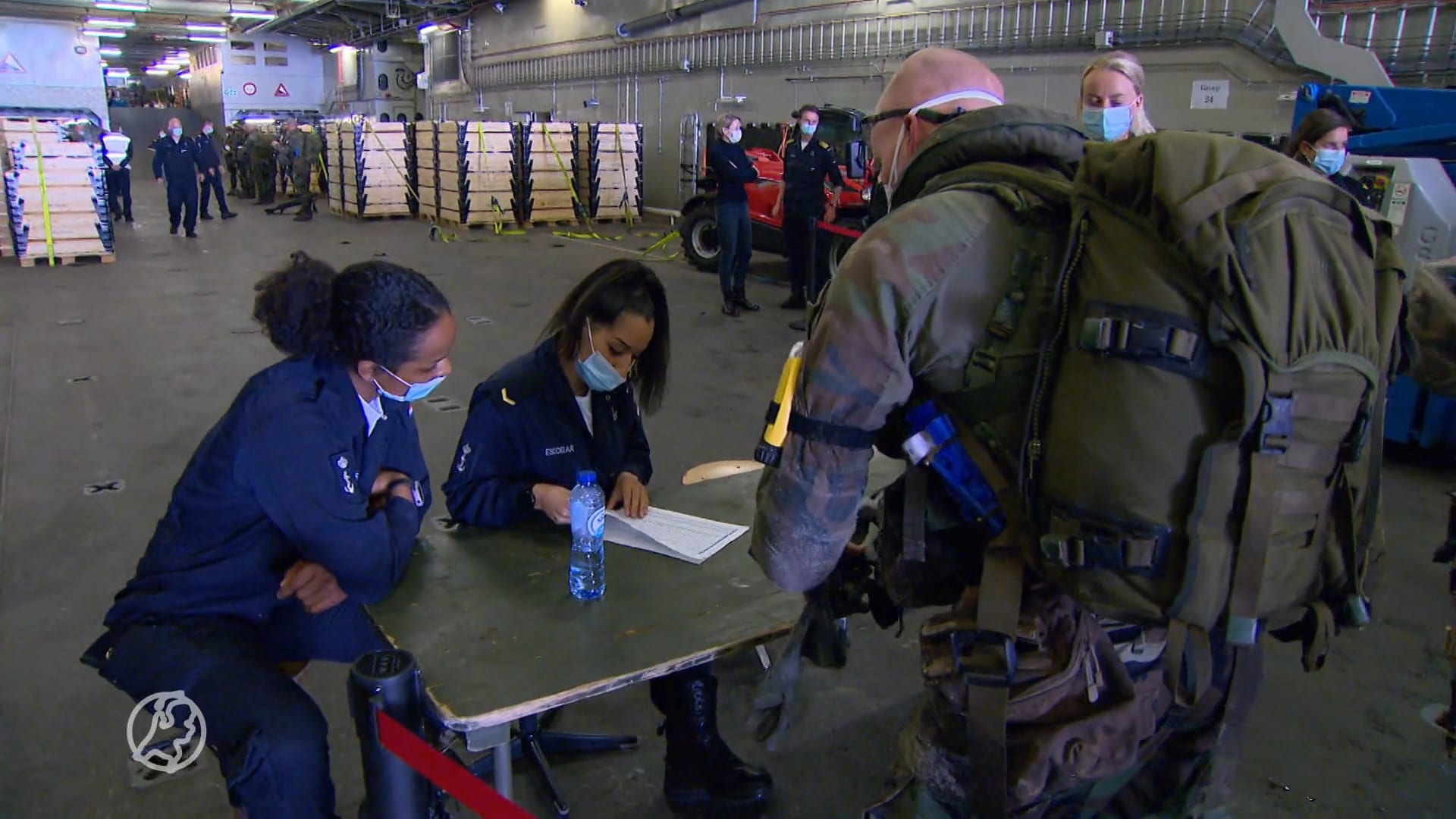 Defensie wil meer vrouwen, onderwijs wil meer mannen Hart van Nederland