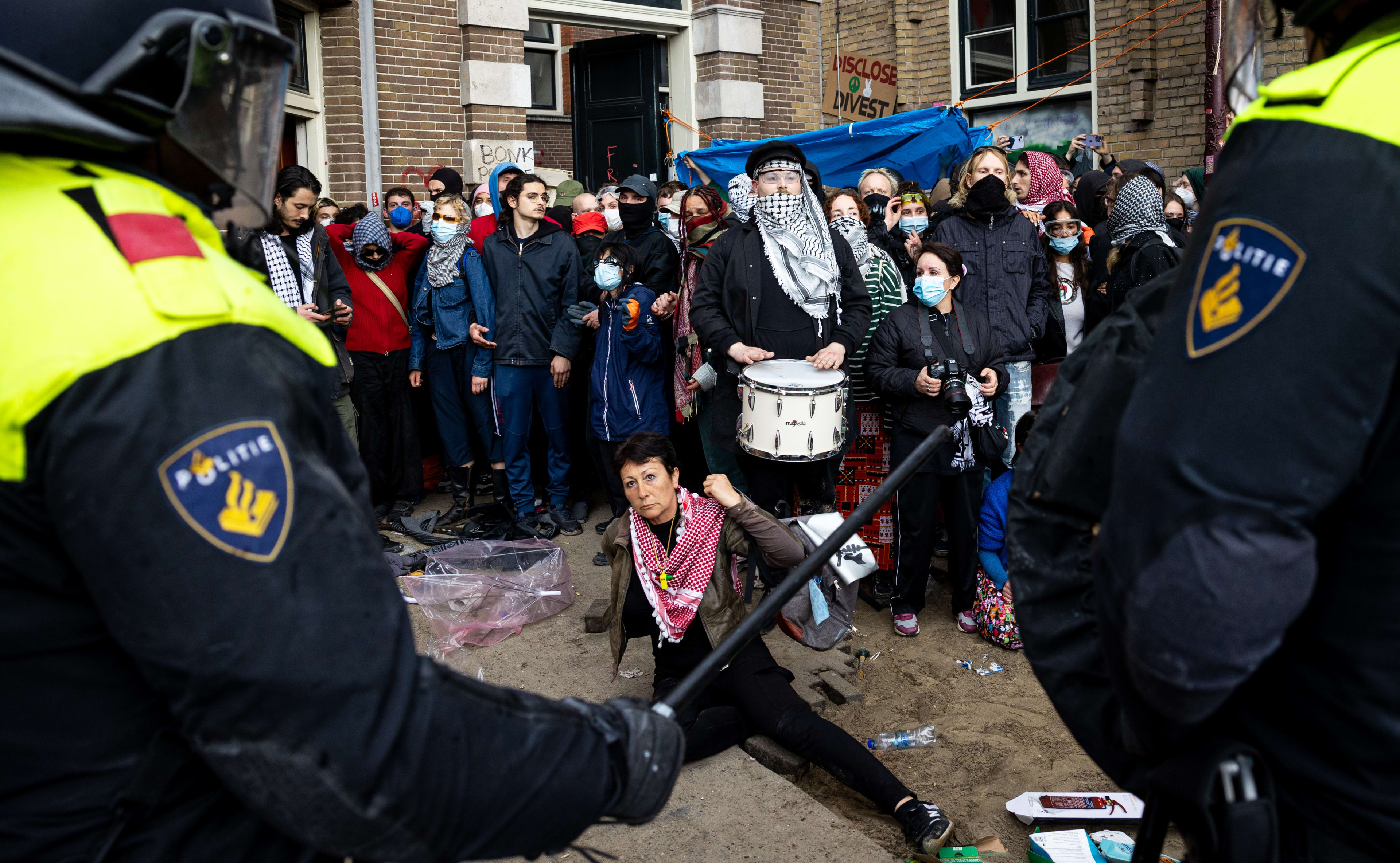 Was optreden van politie bij UvA-protest te ingrijpend? 'Dit is geen demonstratie meer'