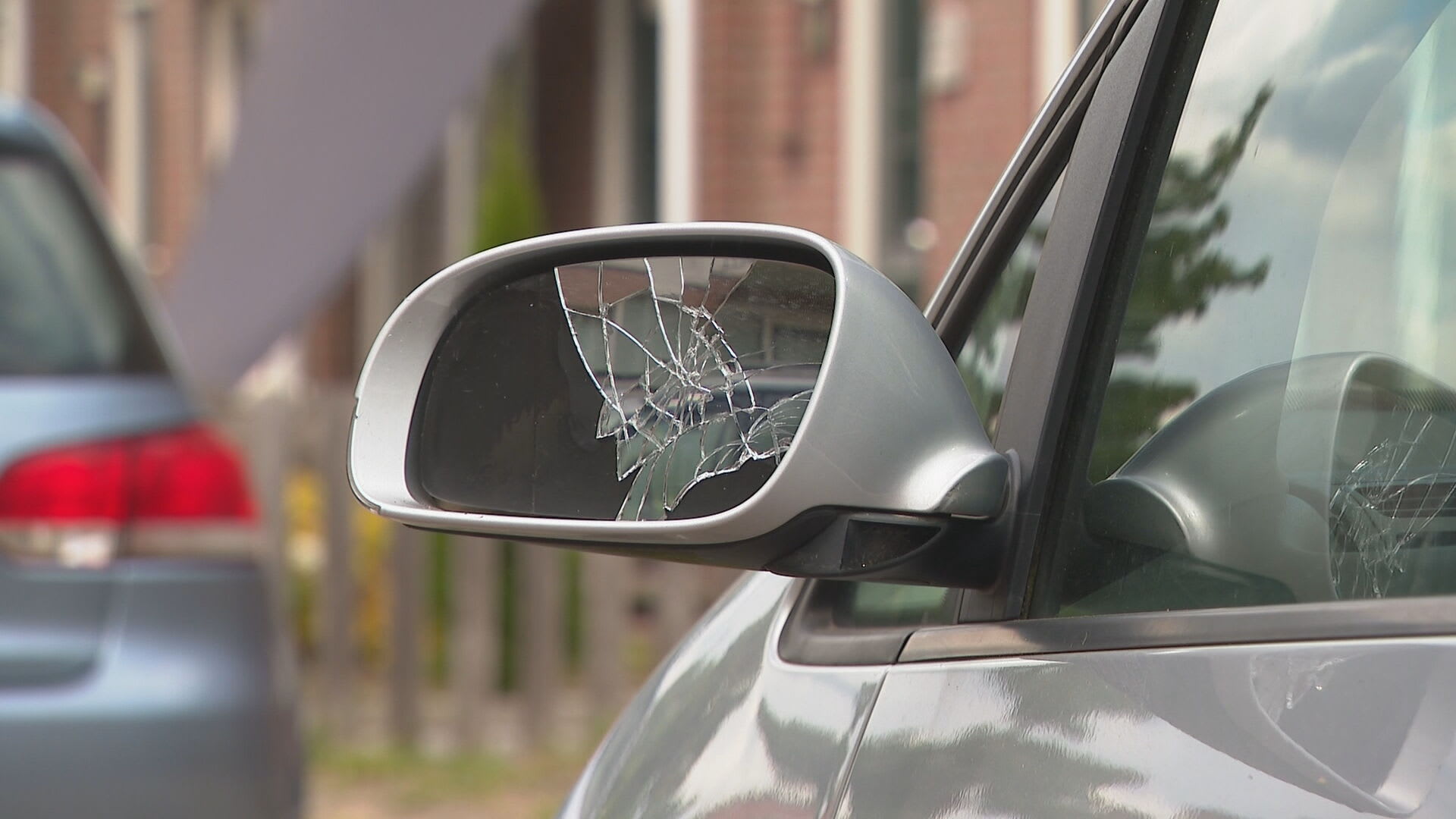 Zeker twintig autospiegels gestolen in Horst, dieven slaan toe in holst van nacht