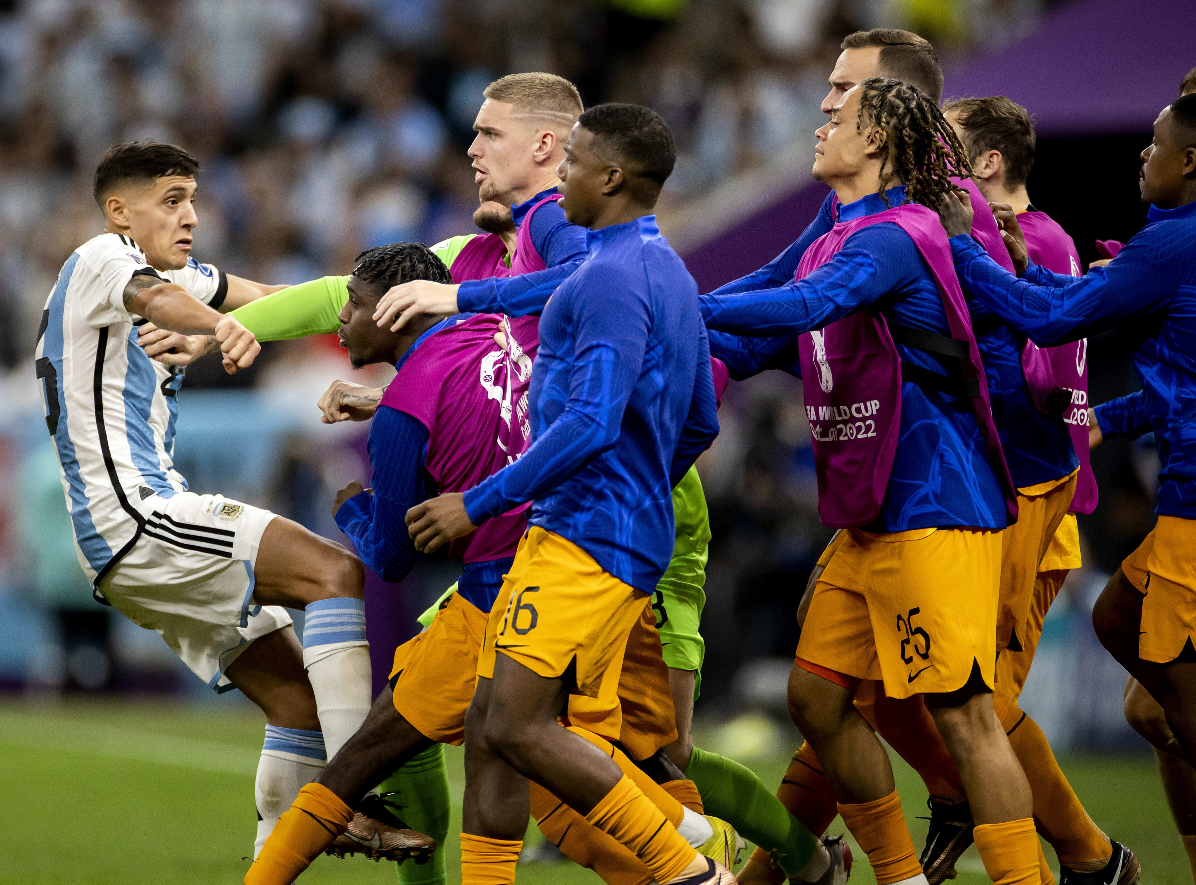 FIFA onderzoekt wangedrag Argentijnen en Oranje