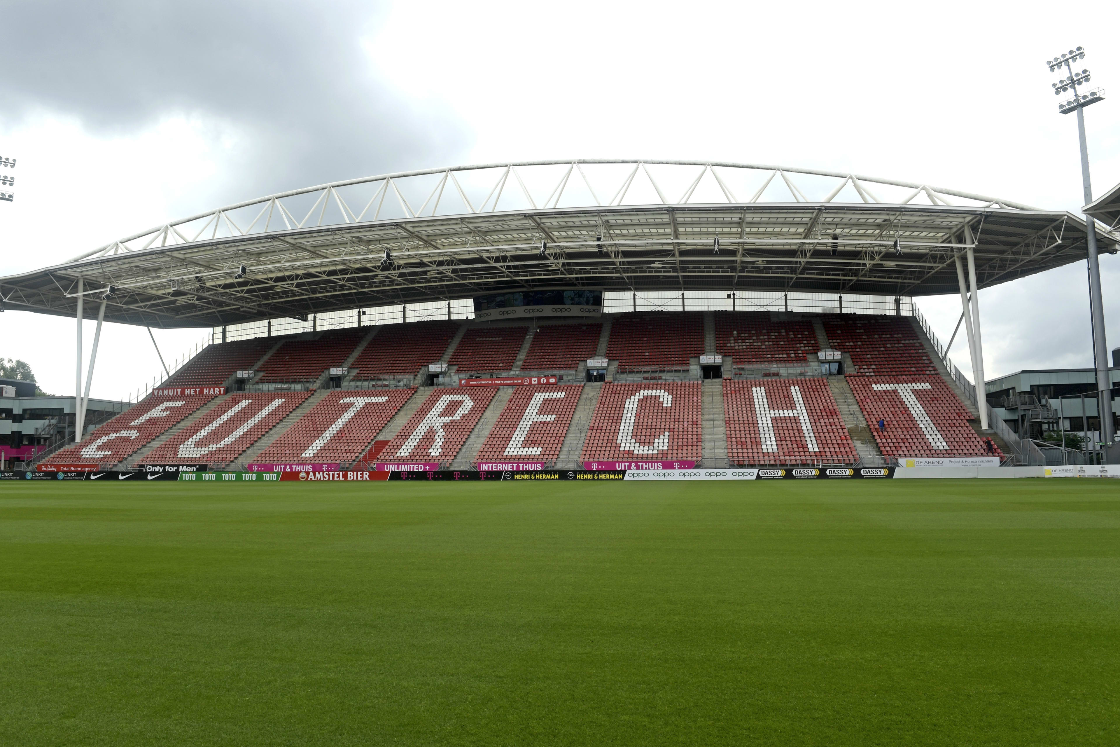 Fans FC Utrecht kunnen stukje van oude grasmat aanschaffen: 'Wel een duur stukje gras'