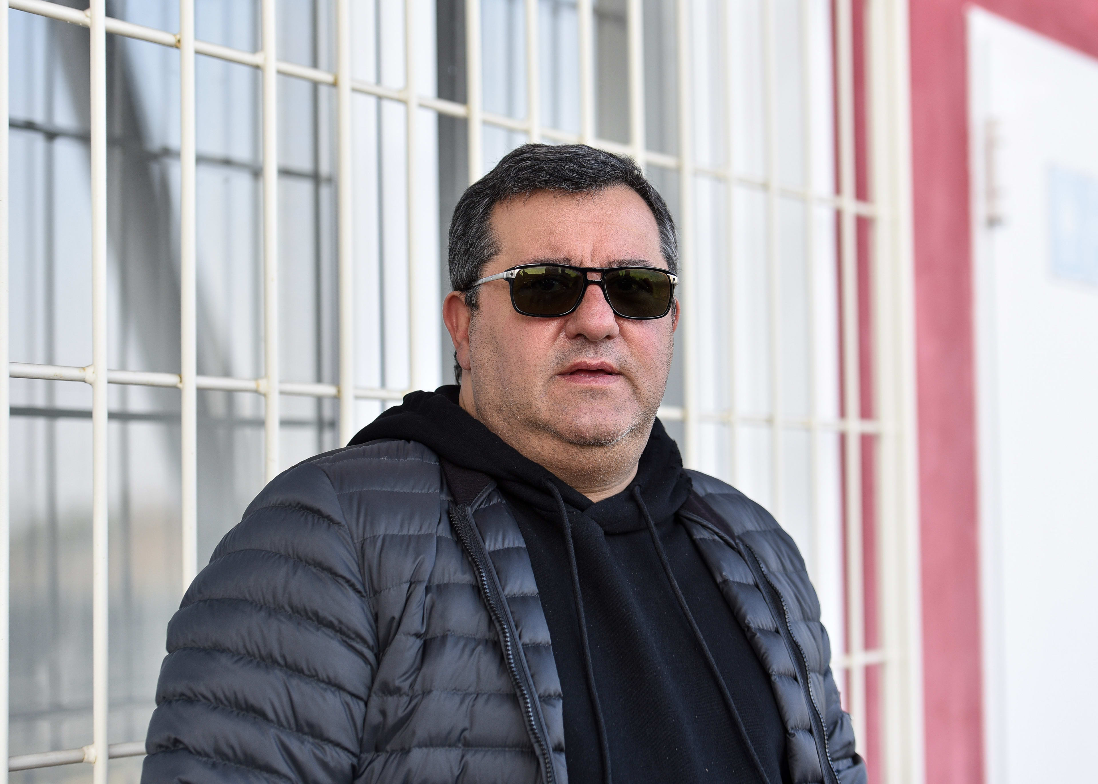 Voetbalmakelaar Mino Raiola reageert via Twitter op eigen overlijden