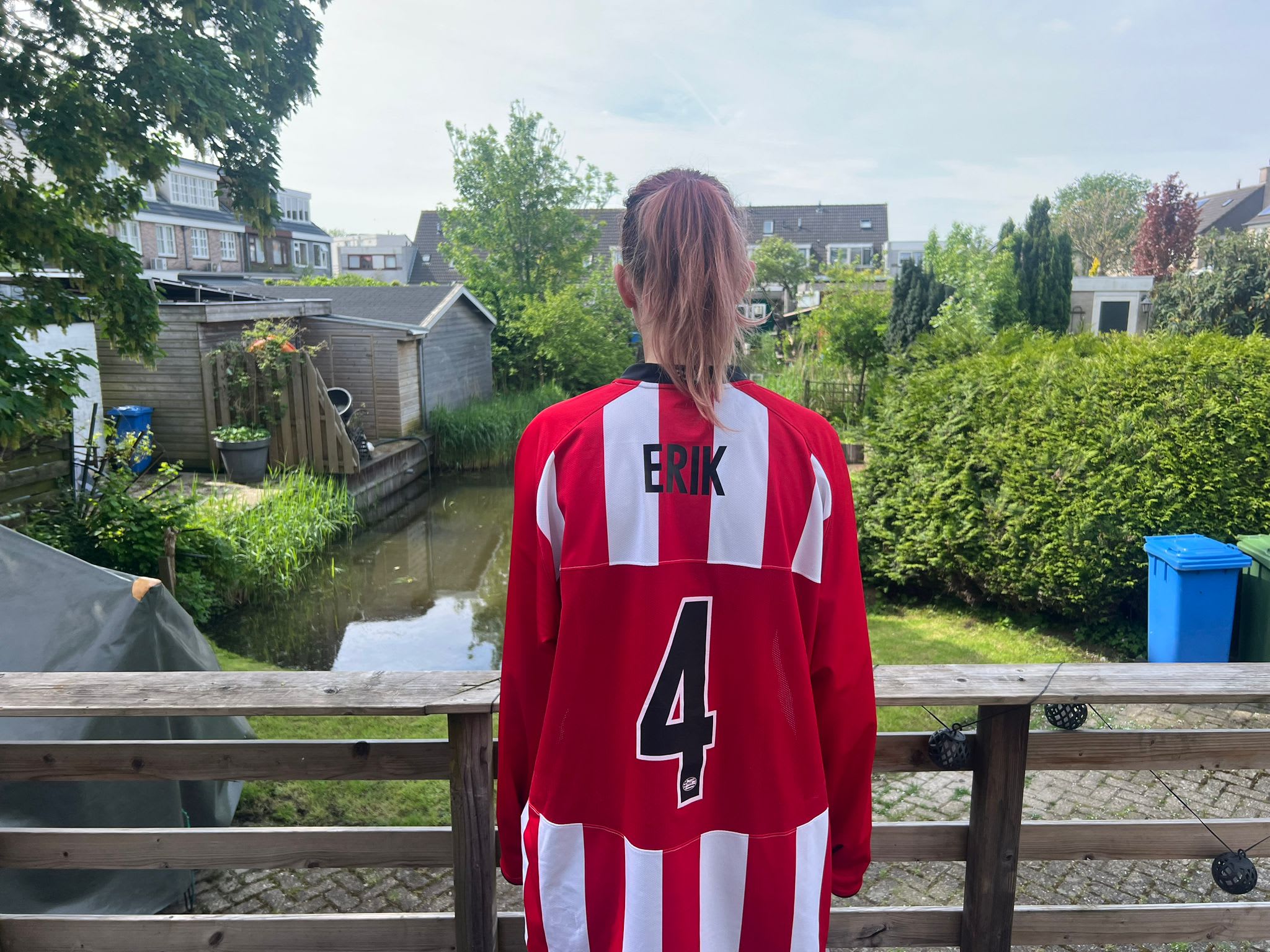 Kimberley strooit as van vader uit tijdens PSV-huldiging: 'Zo is hij er toch een beetje bij'