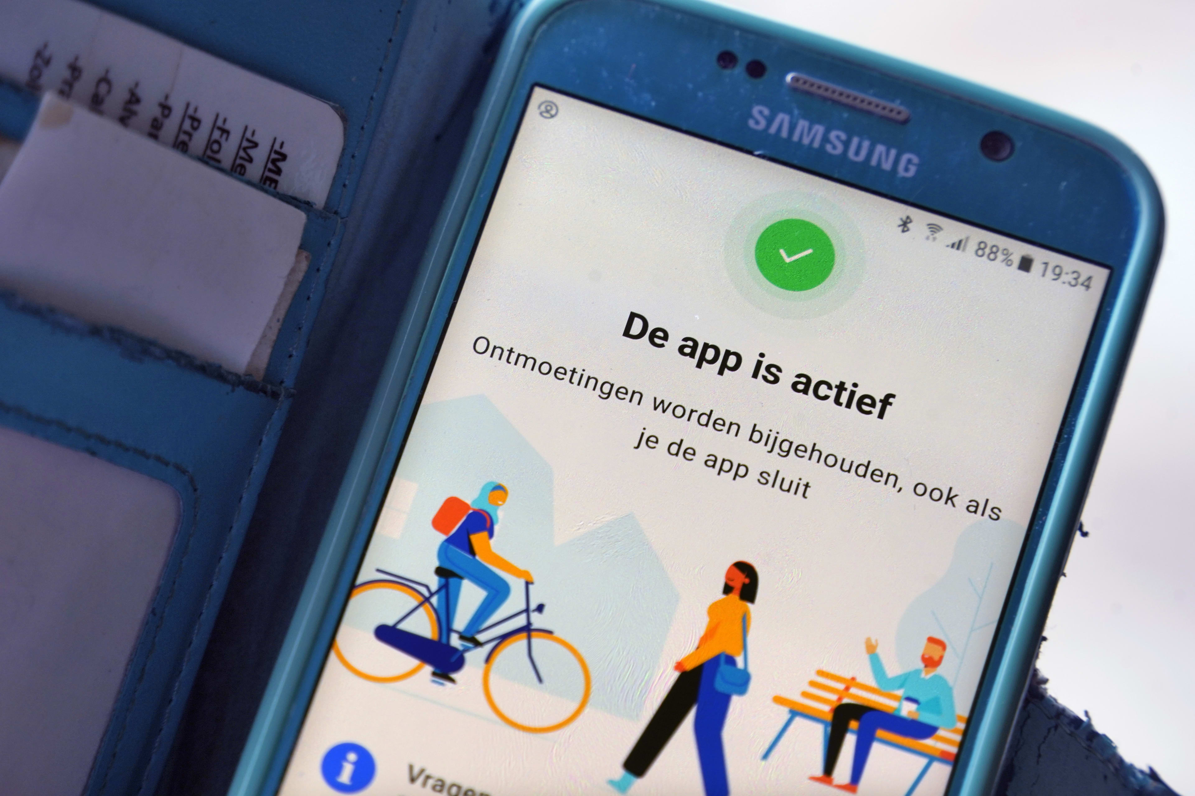 VVD wil CoronaMelder-app nog deze zomer opnieuw invoeren