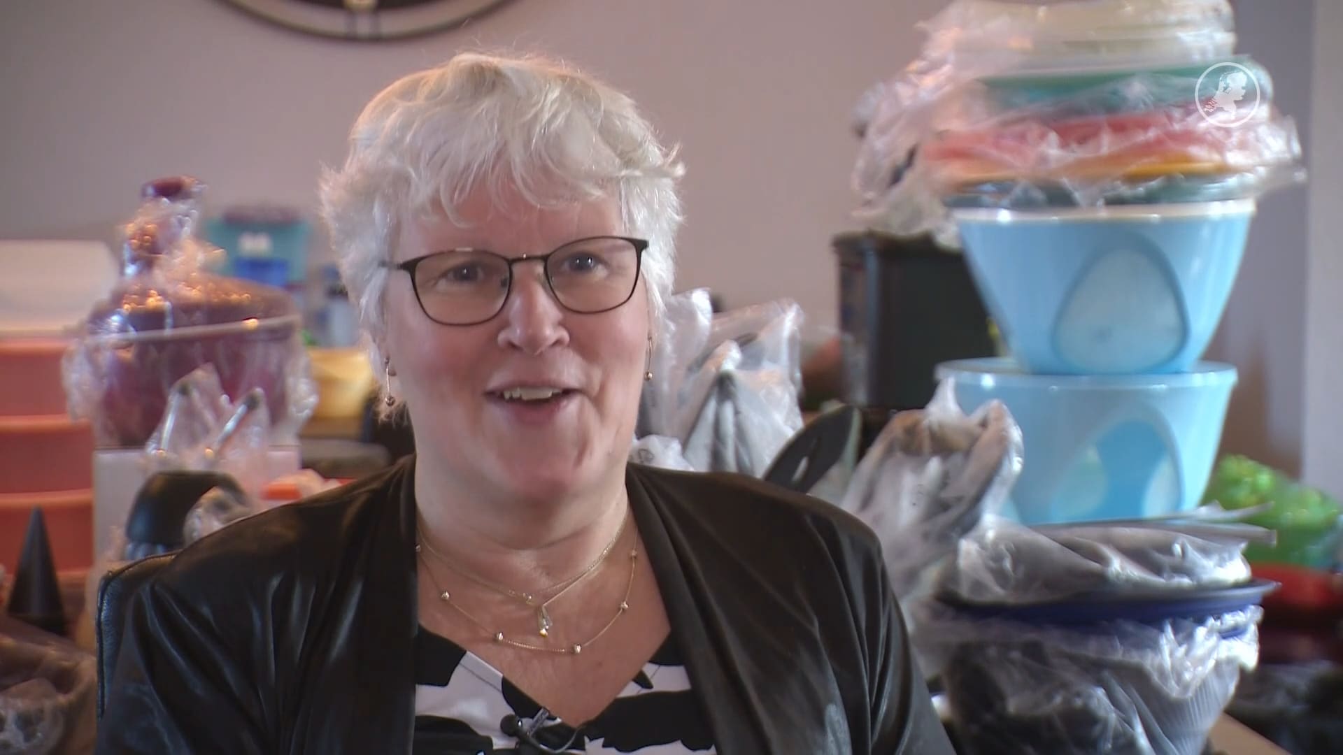 Einde van het Tupperware-tijdperk: Marga verkoopt haar laatste voorraden