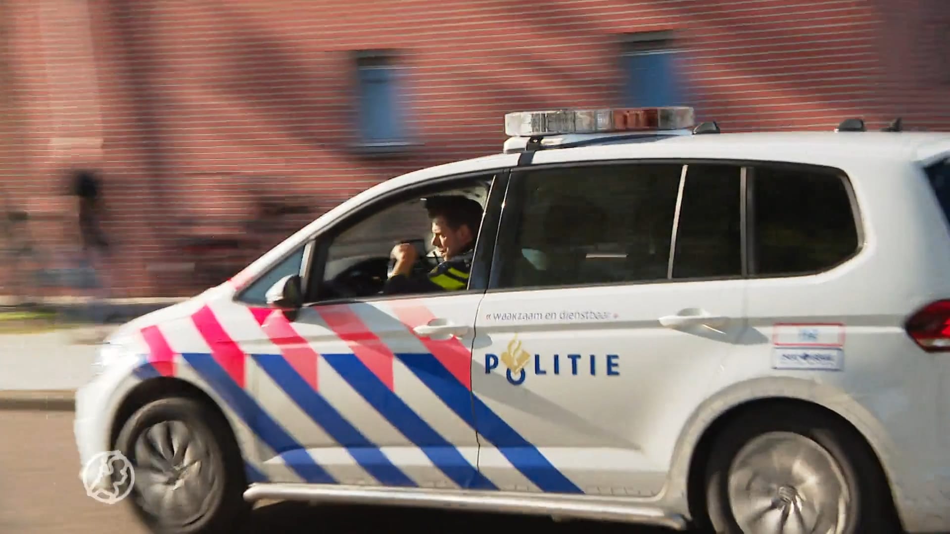 Politie Hoofddorp heeft handen vol aan autokraker: rijdt in op agenten en slaat op de vlucht