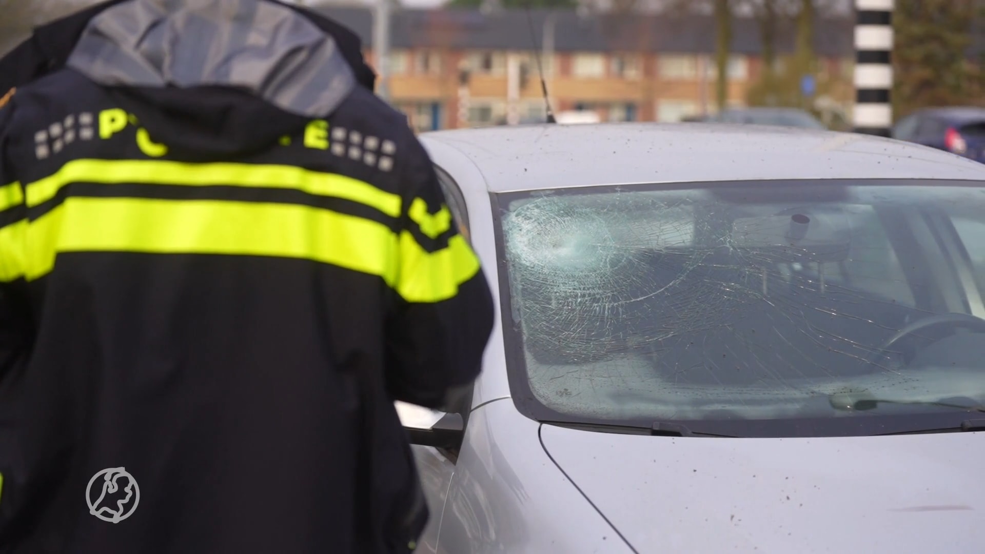 Jongen geschept door auto in Eindhoven, naar ziekenhuis gebracht