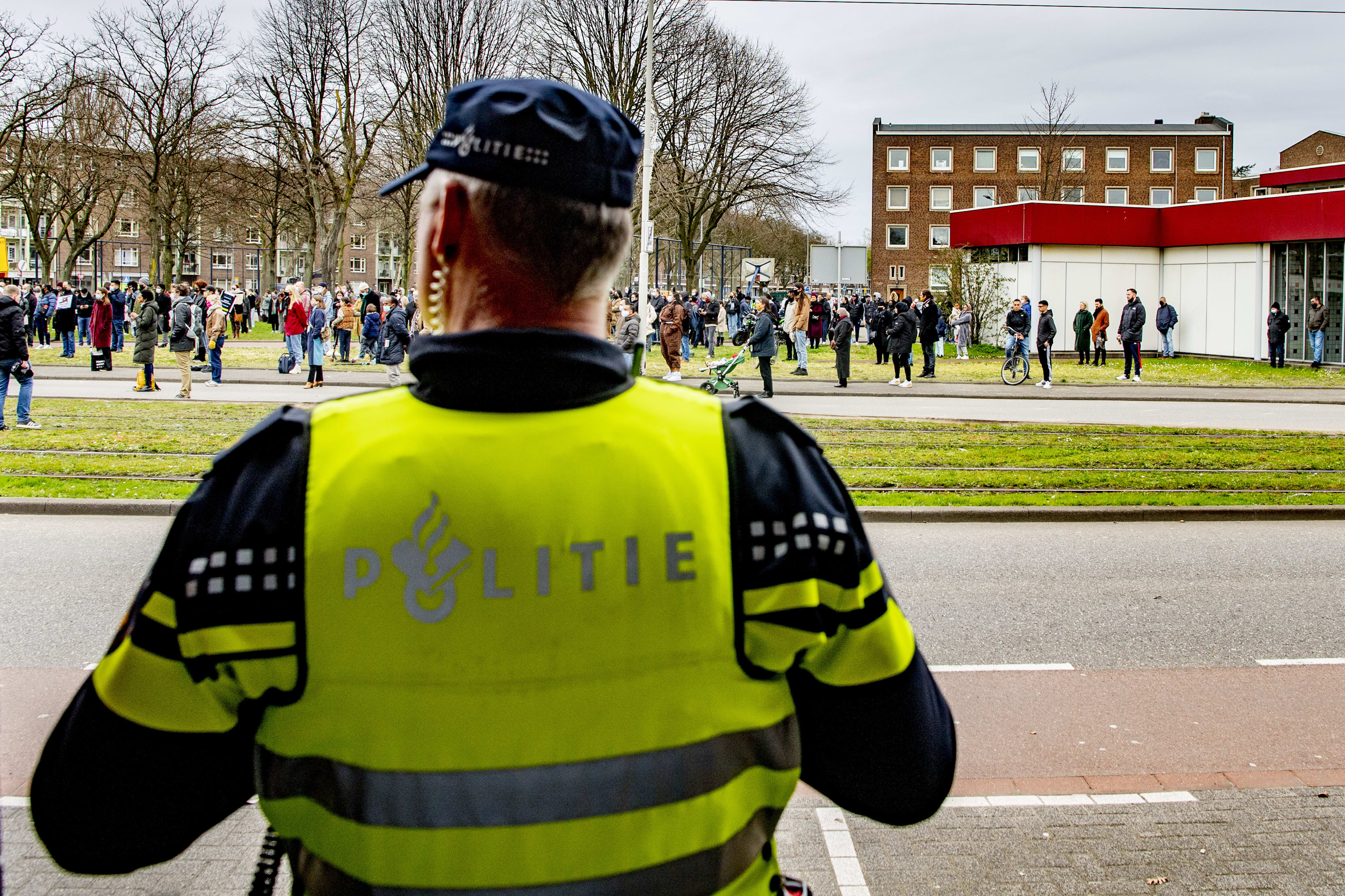 Agenten op non-actief na racistische video: 'Racisme bij politie structureel probleem'