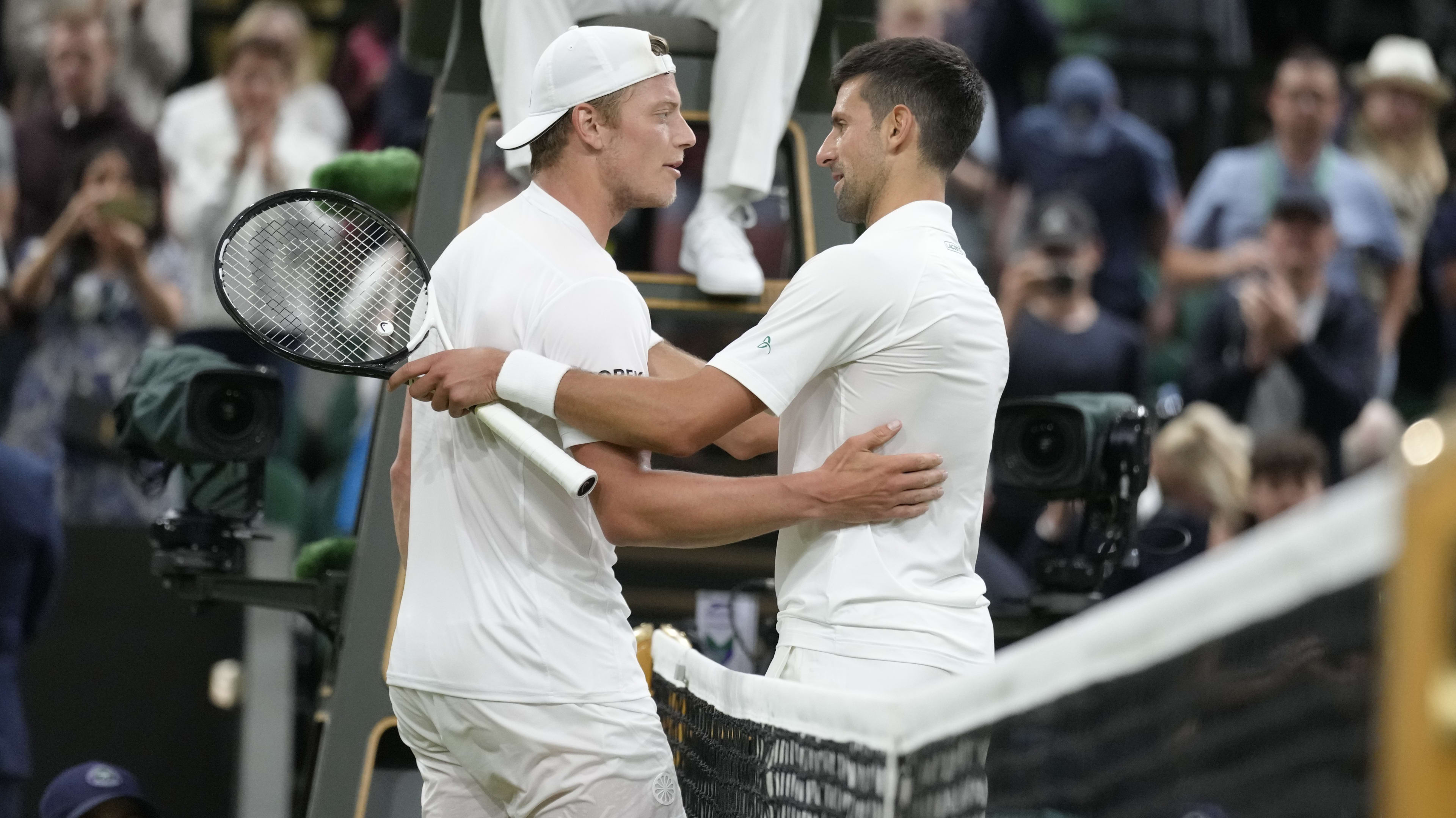 Djokovic spreekt Van Rijthoven toe aan net: 'Jouw toekomst is rooskleurig'