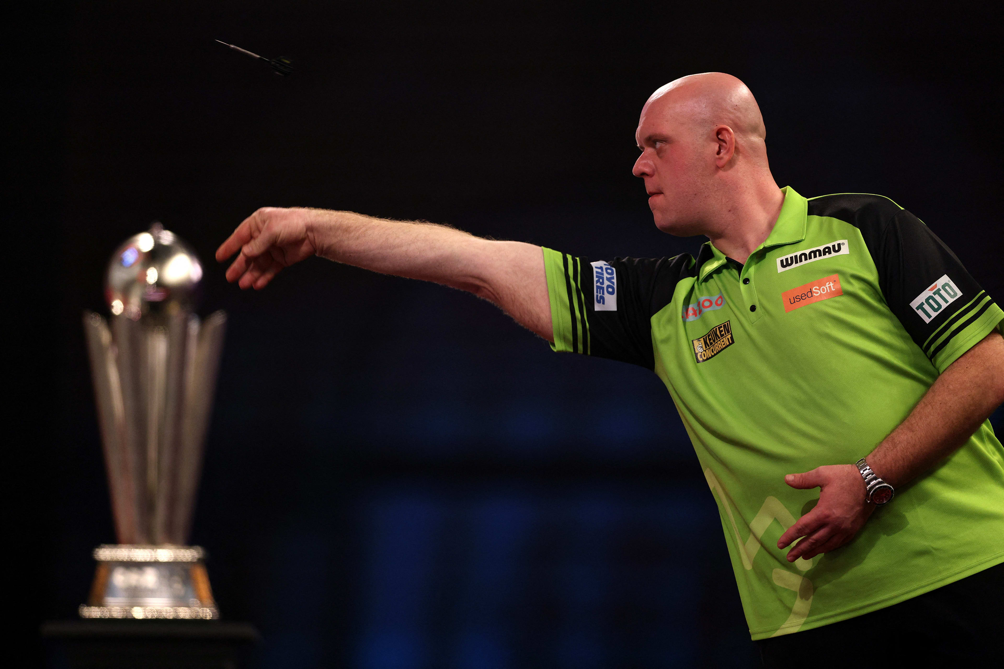 Michael van Gerwen overtuigend naar dartsfinale van de Masters