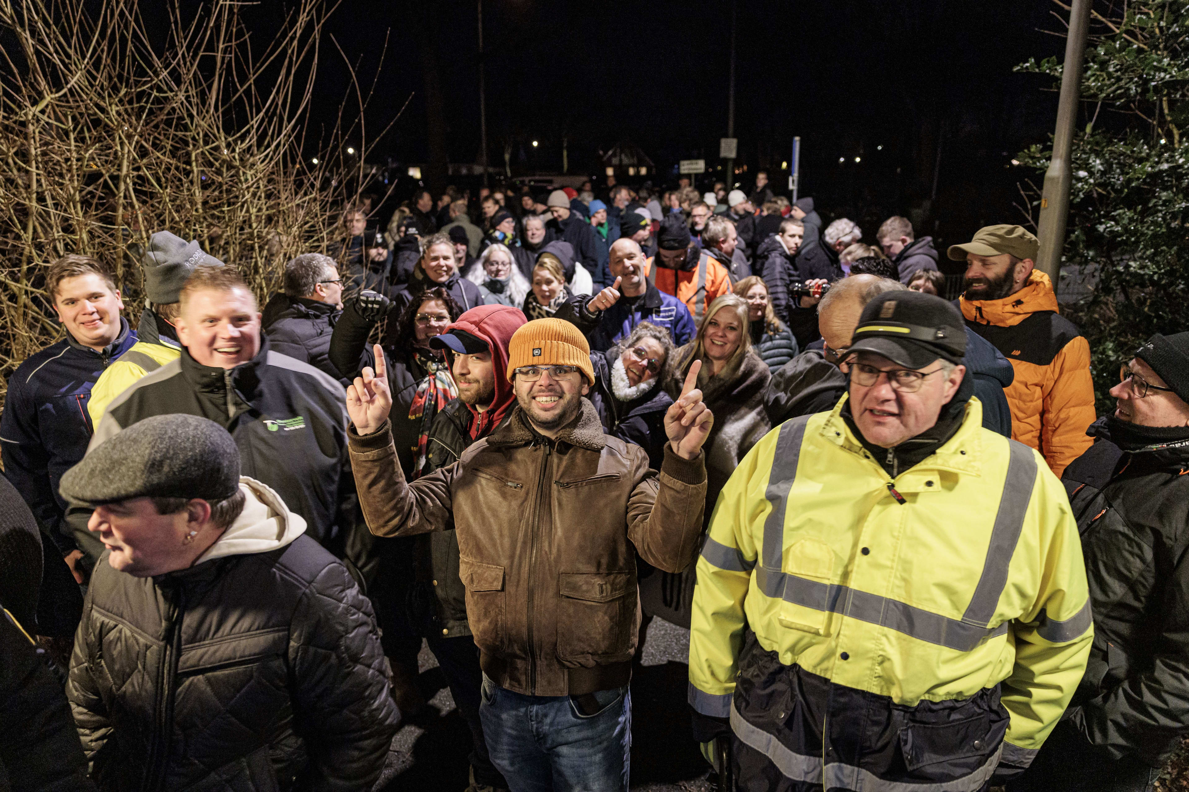 Fans trotseren kou en staan urenlang in rij voor kaartverkoop concert Normaal