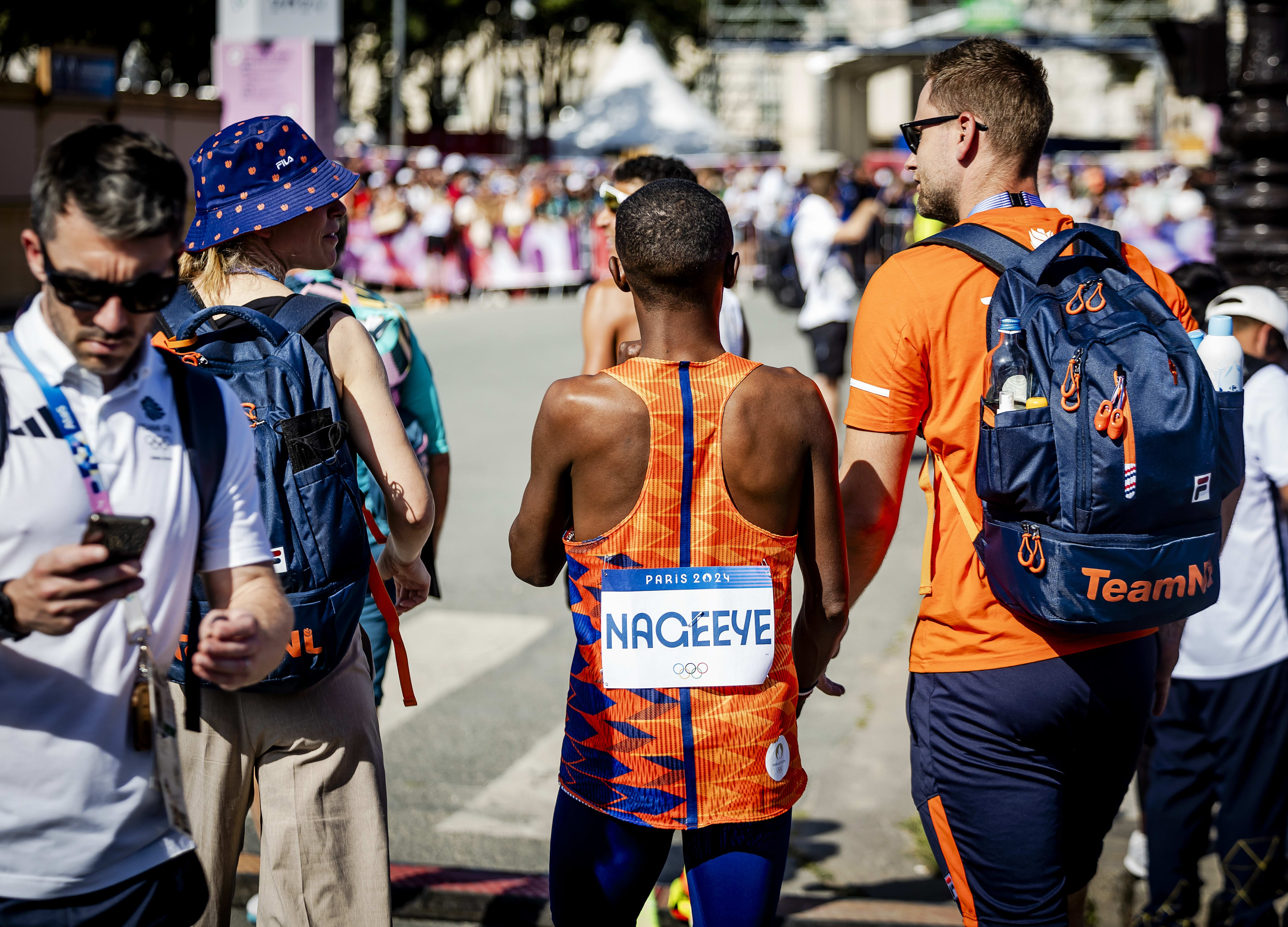 Nageeye stort in tijdens marathon in Parijs en stapt uit