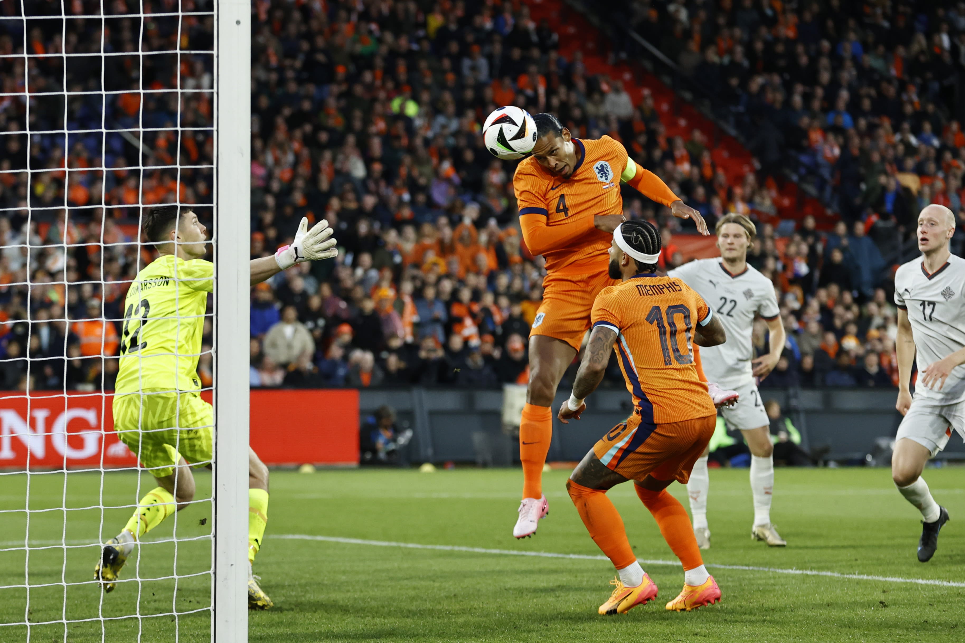 Nederland in goede vorm naar EK: ook IJsland verslagen met 4-0