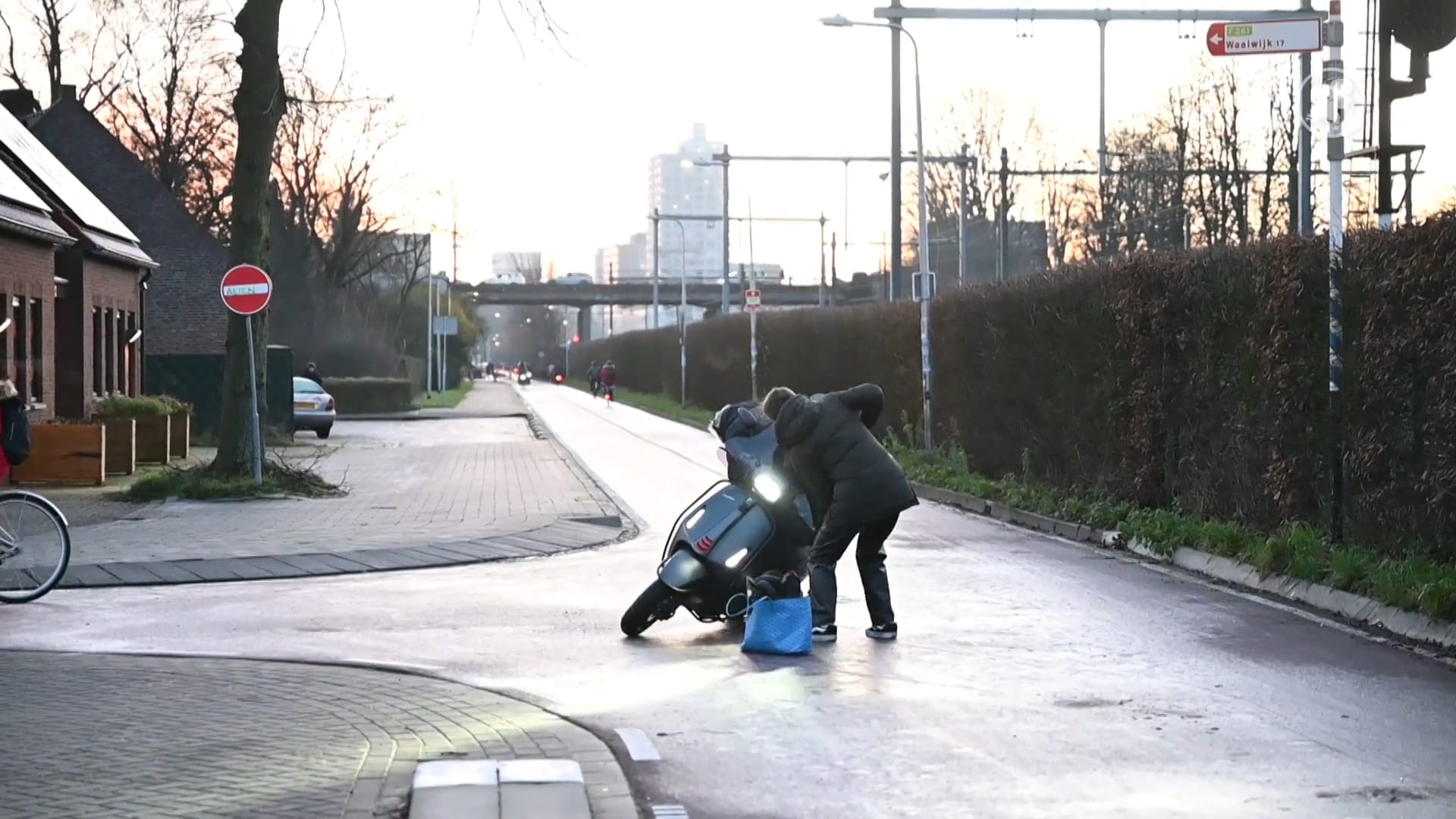 Meerdere glij- en valpartijen in Brabant door spekgladde wegen