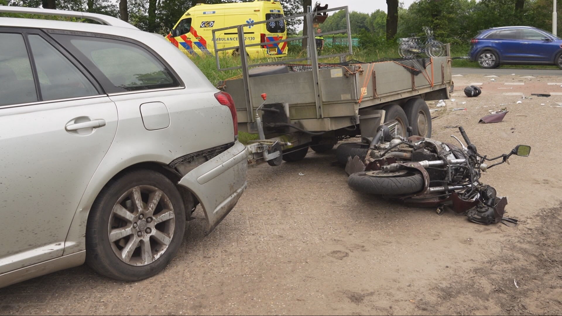 Motorrijders raken gewond na onhandige inhaalactie in Lierop